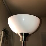 Discreet floor lamp