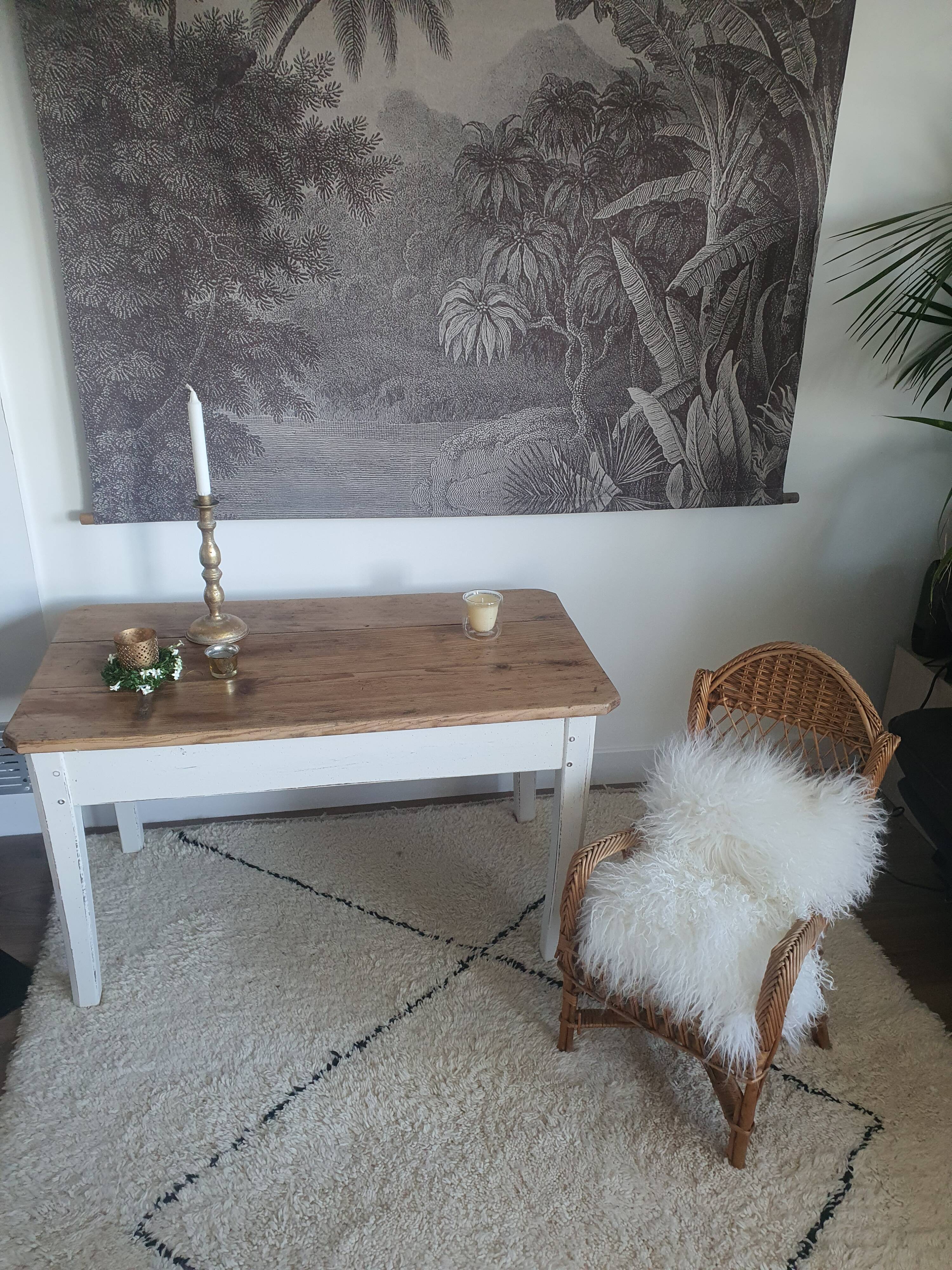 Firm style coffee table