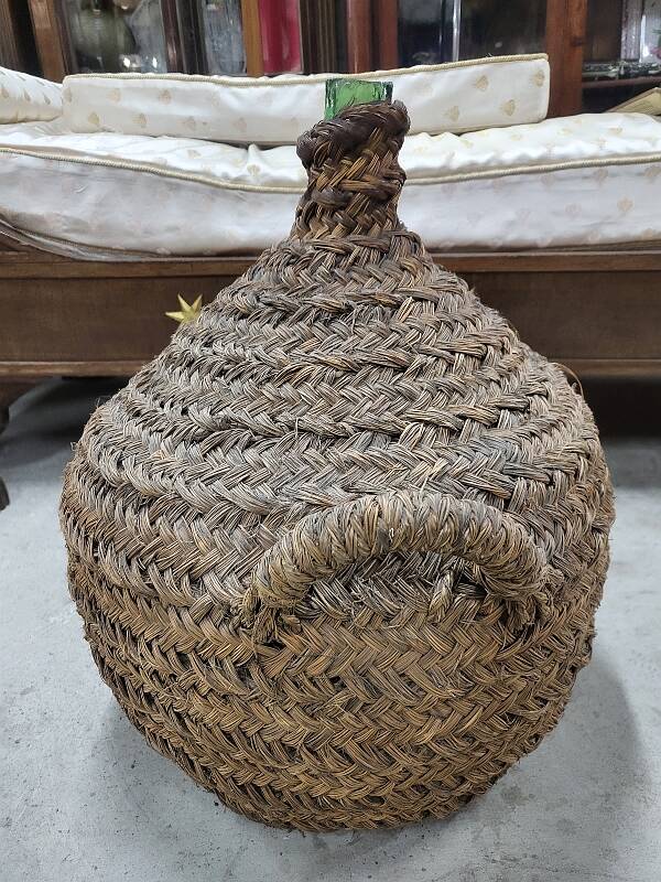 Fat dame jeanne with her braided hair