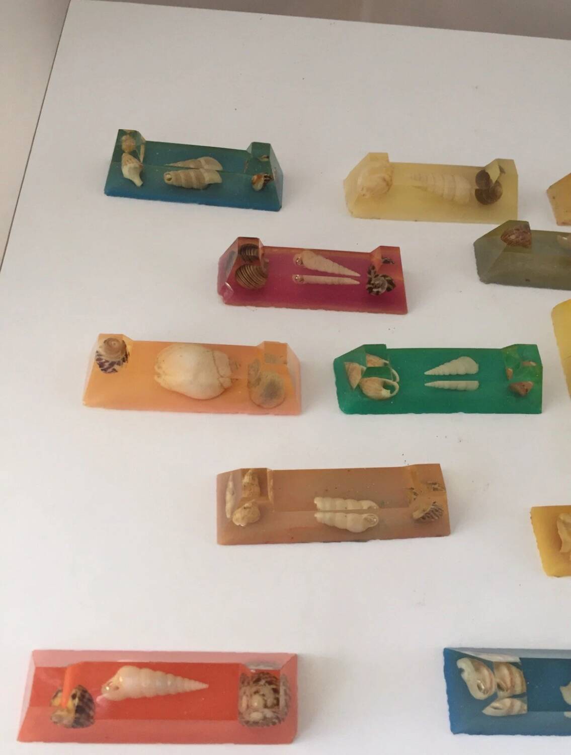 1950s Vintage Resin Shell Knife Rest