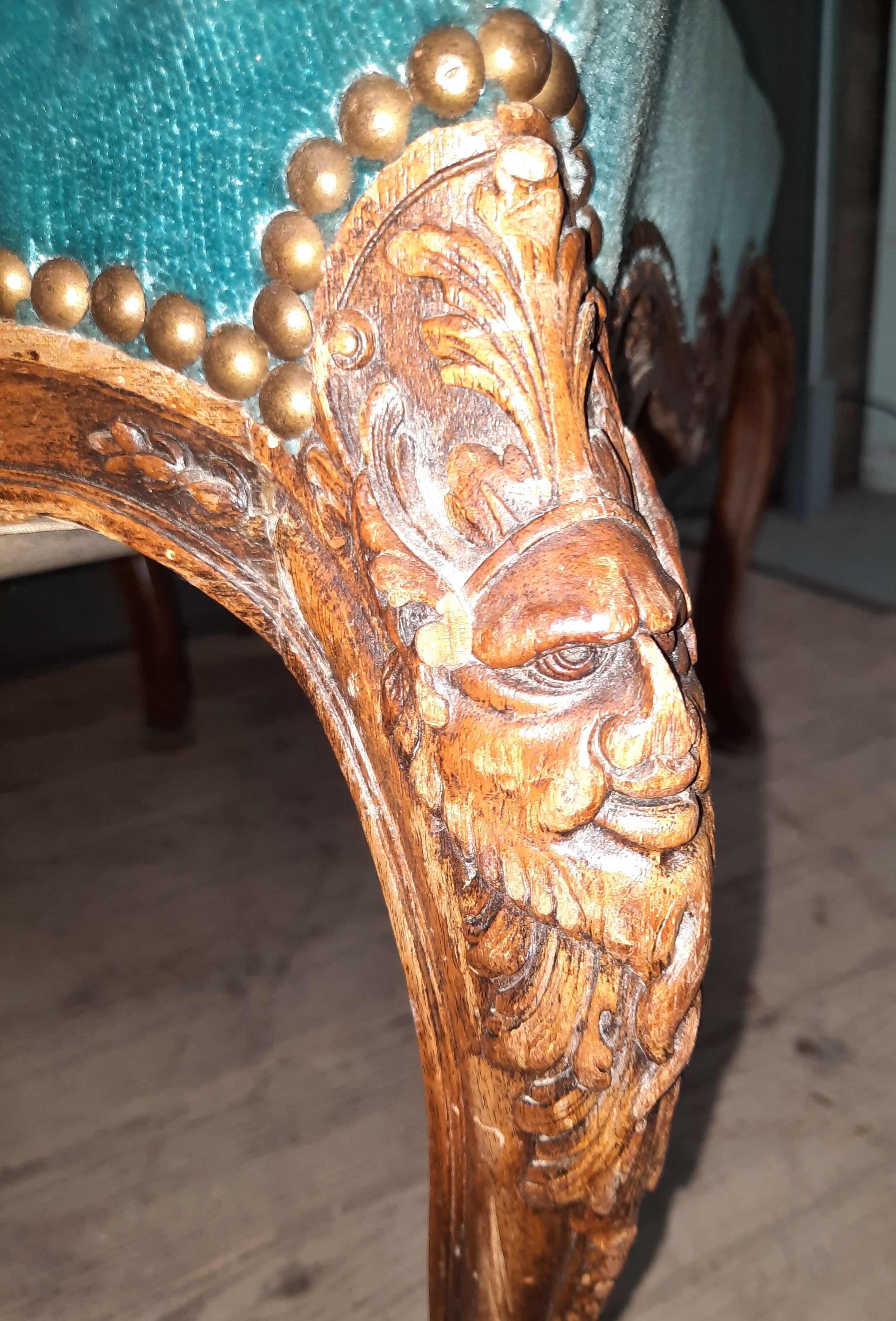 Fauteuil sculpté style régence