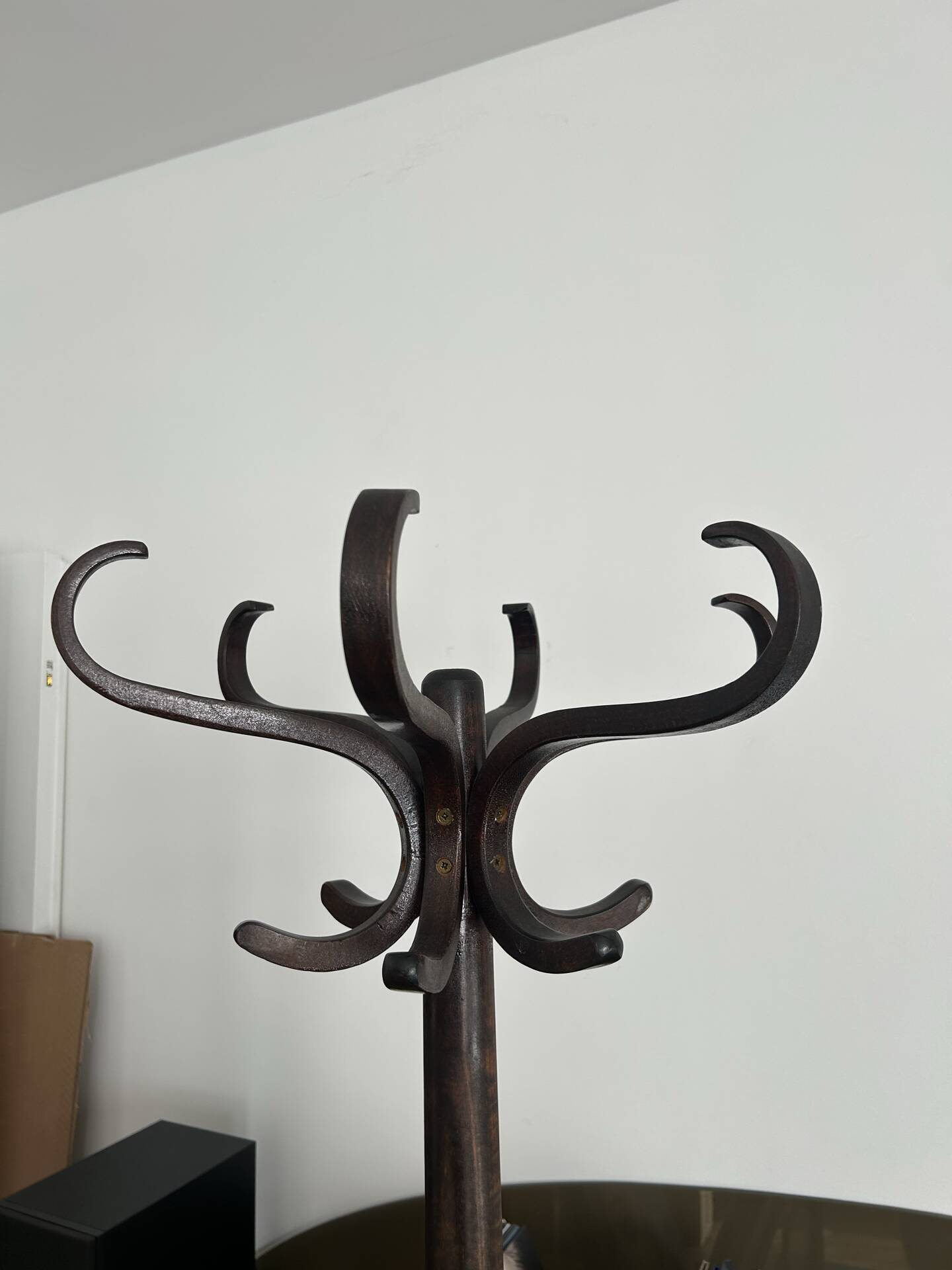 Baumann coat rack, swivelling parrot design from the 60s/70s in wood.