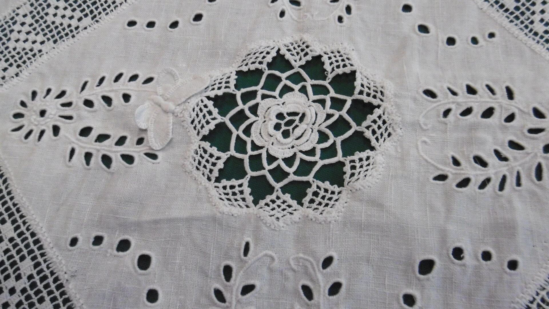 Teacloth overnappe or curtain linen lace hand