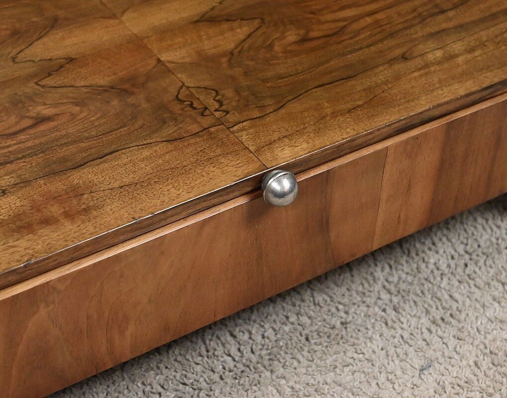 Console en placage de noyer, style art déco – XXe