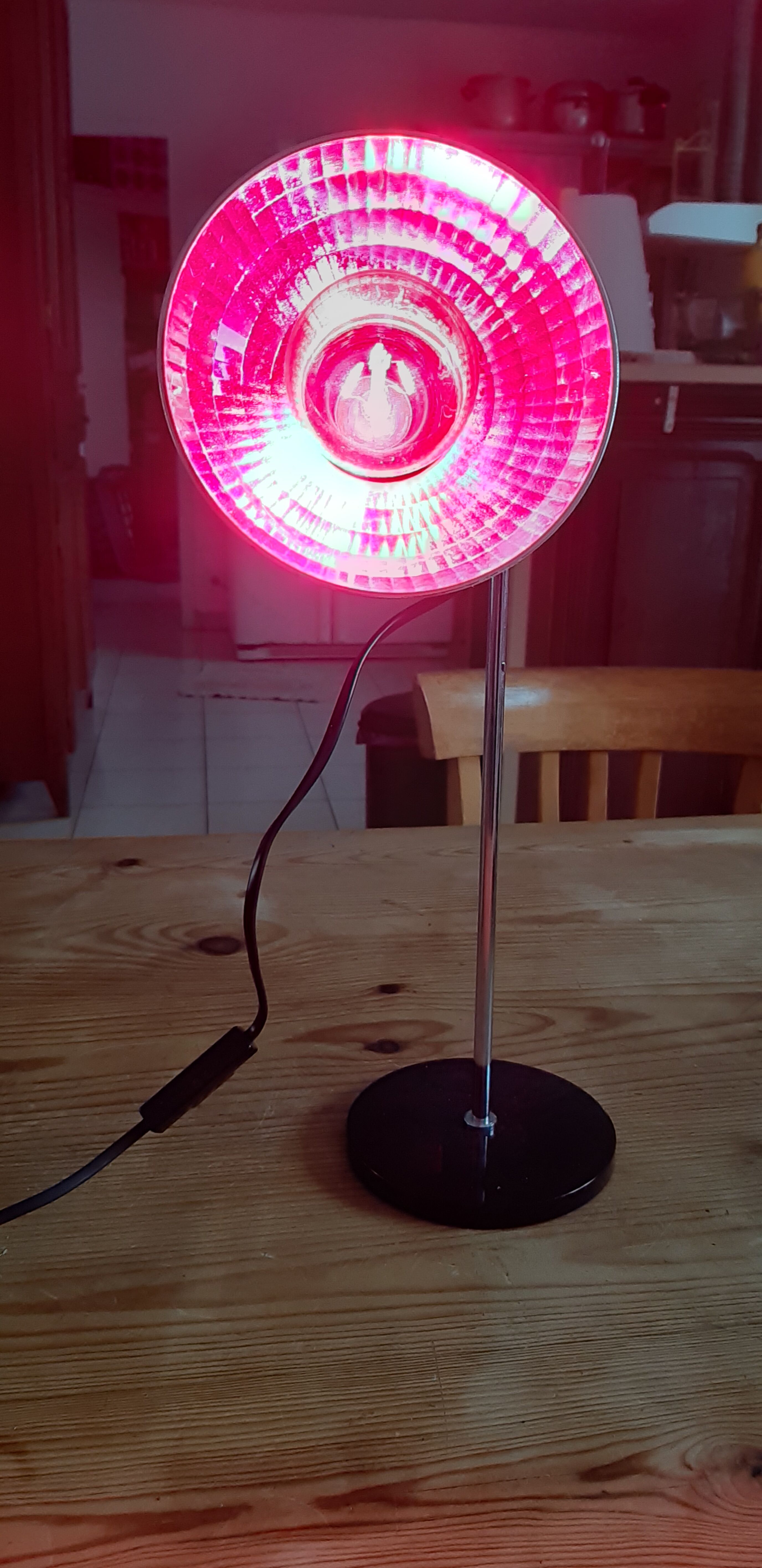 Height adjustable vintage lamp