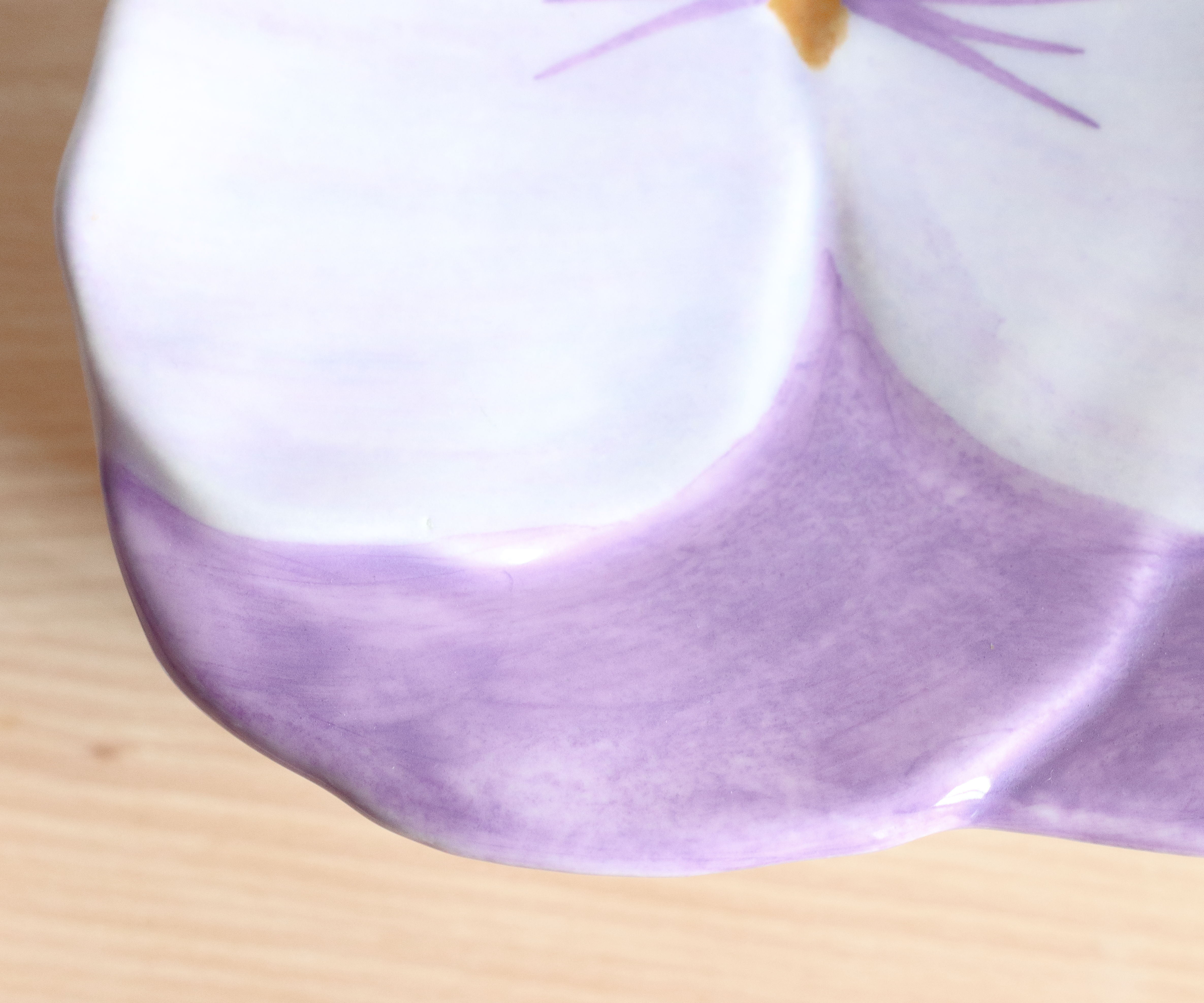 Assiette des années 50 forme fleur par Ernestine Salerno