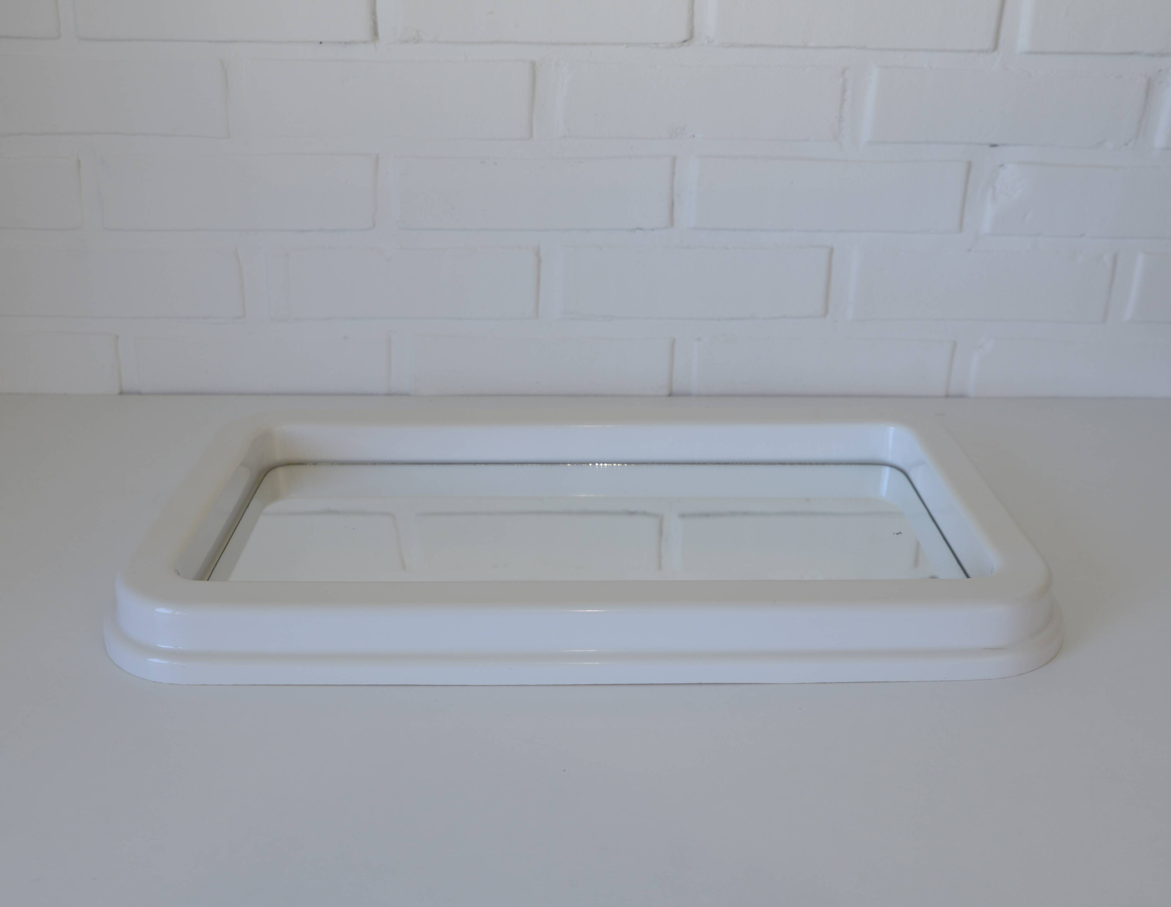 Miroir mural en plastique blanc style Space Age vintage Mid-Century Modern (MCM), Yougoslavie, années 1970