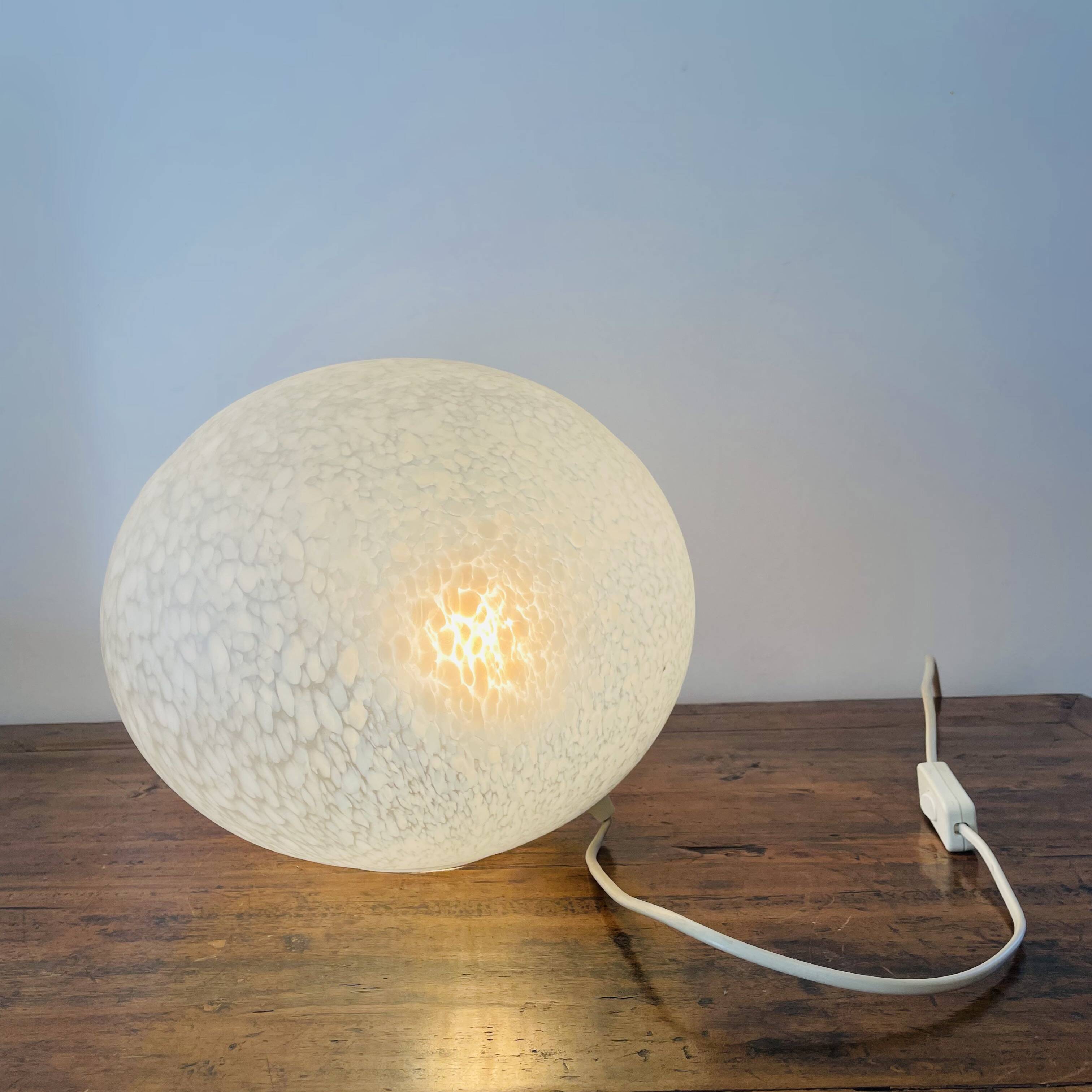 Italian Pebble Lamp in Speckled White Glass (1980) – 29 cm