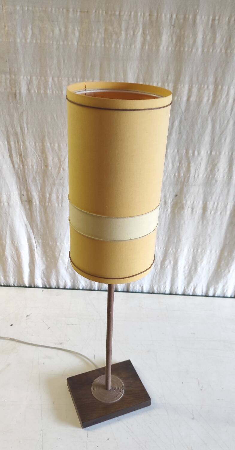 Scandinavian style table lamp in wood and rope - mid 20th century.