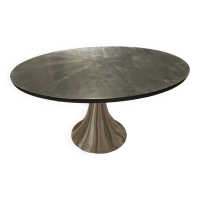Table plateau noir ronde pied métal KARE design