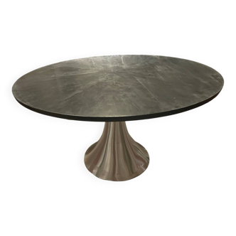 Table plateau noir ronde pied métal KARE design