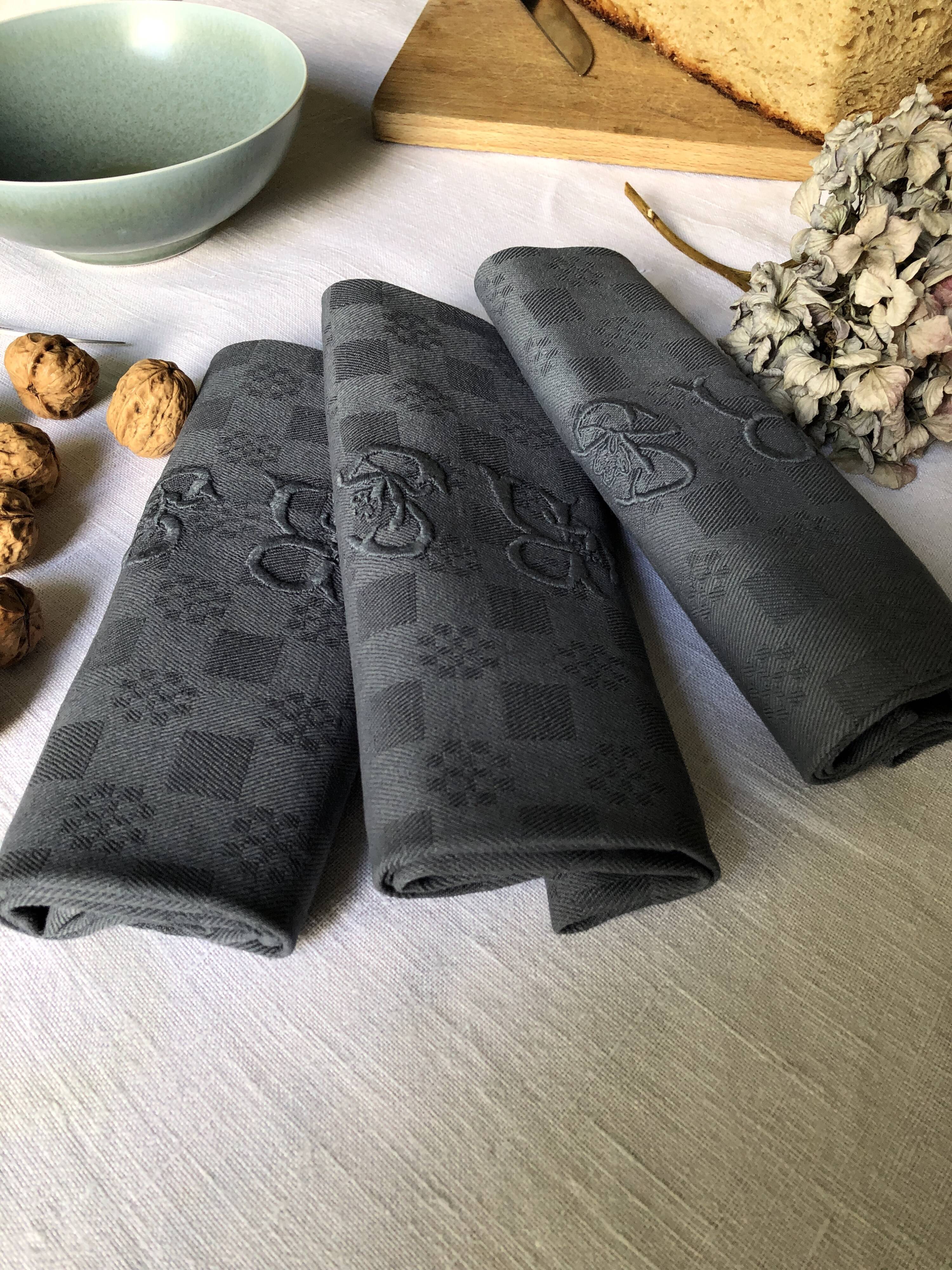 Suite of four napkins tinted in smoke grey