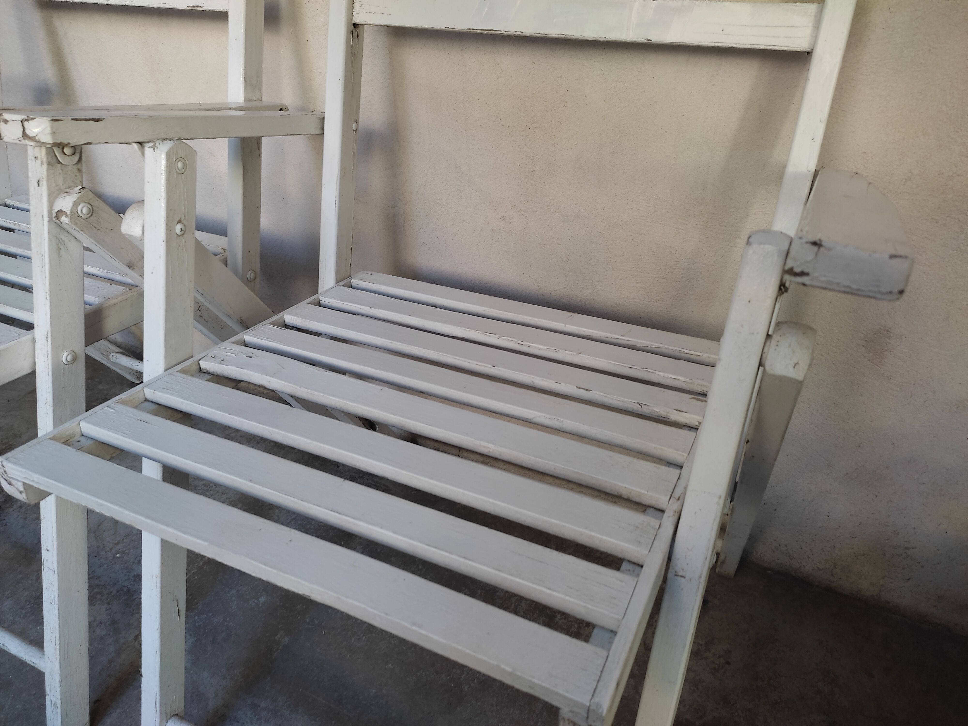 2 foldable garden chairs