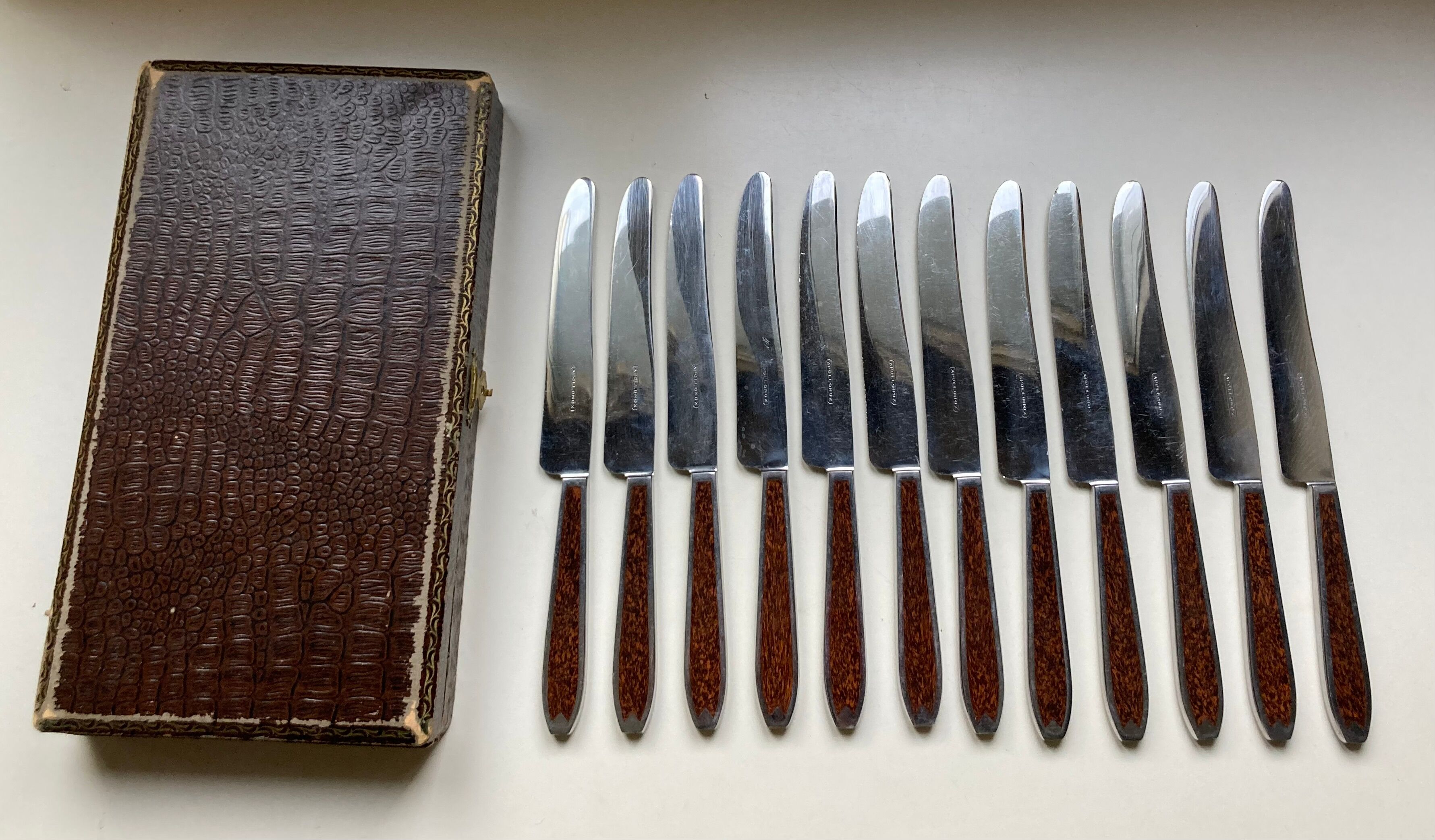 Old box 12 knives Art Deco Bakelite and chromed metal Apollonox