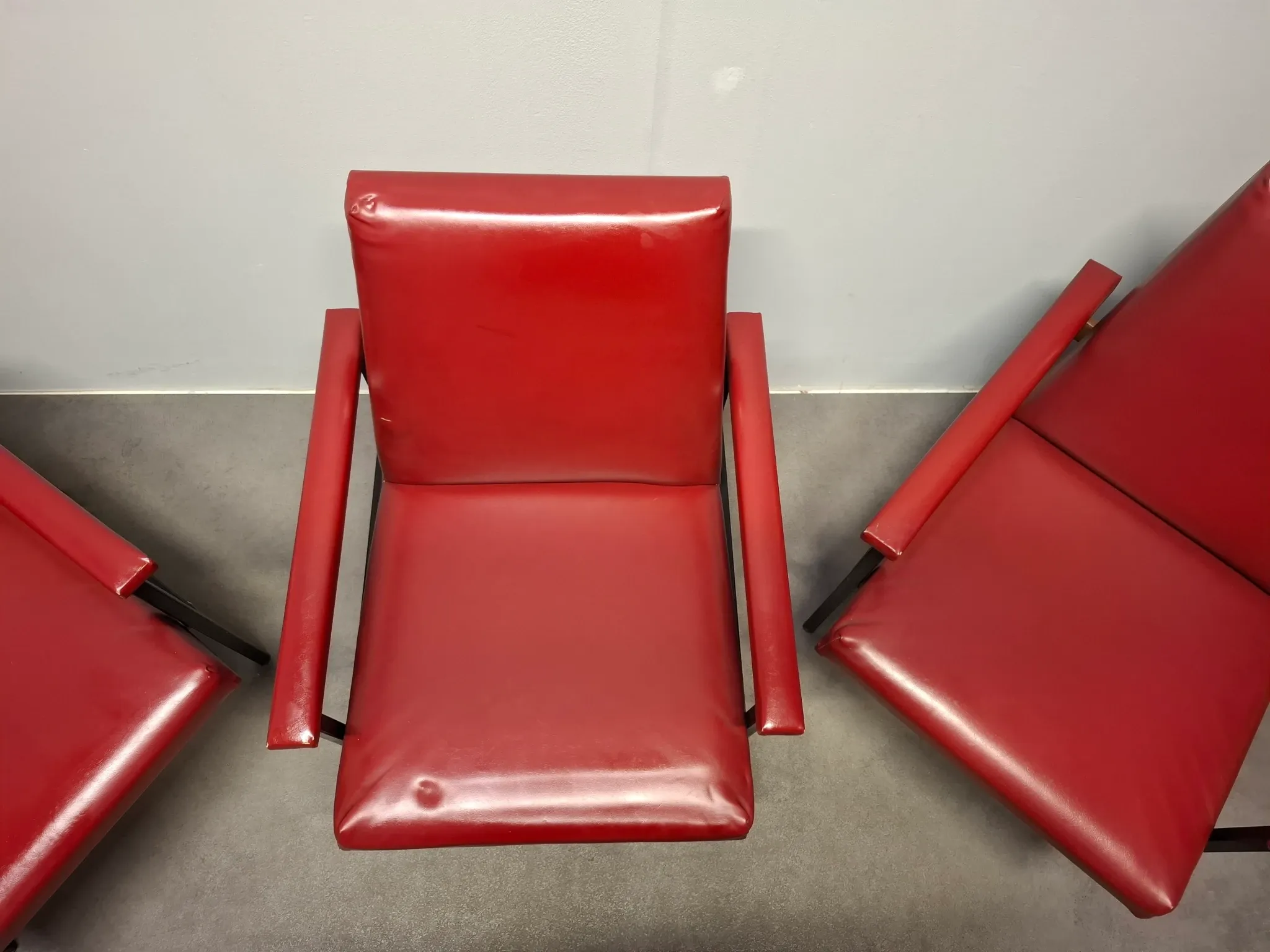 Ensemble de 3 fauteuils rouges de style mid-century moderne, Tchécoslovaquie, années 1970.