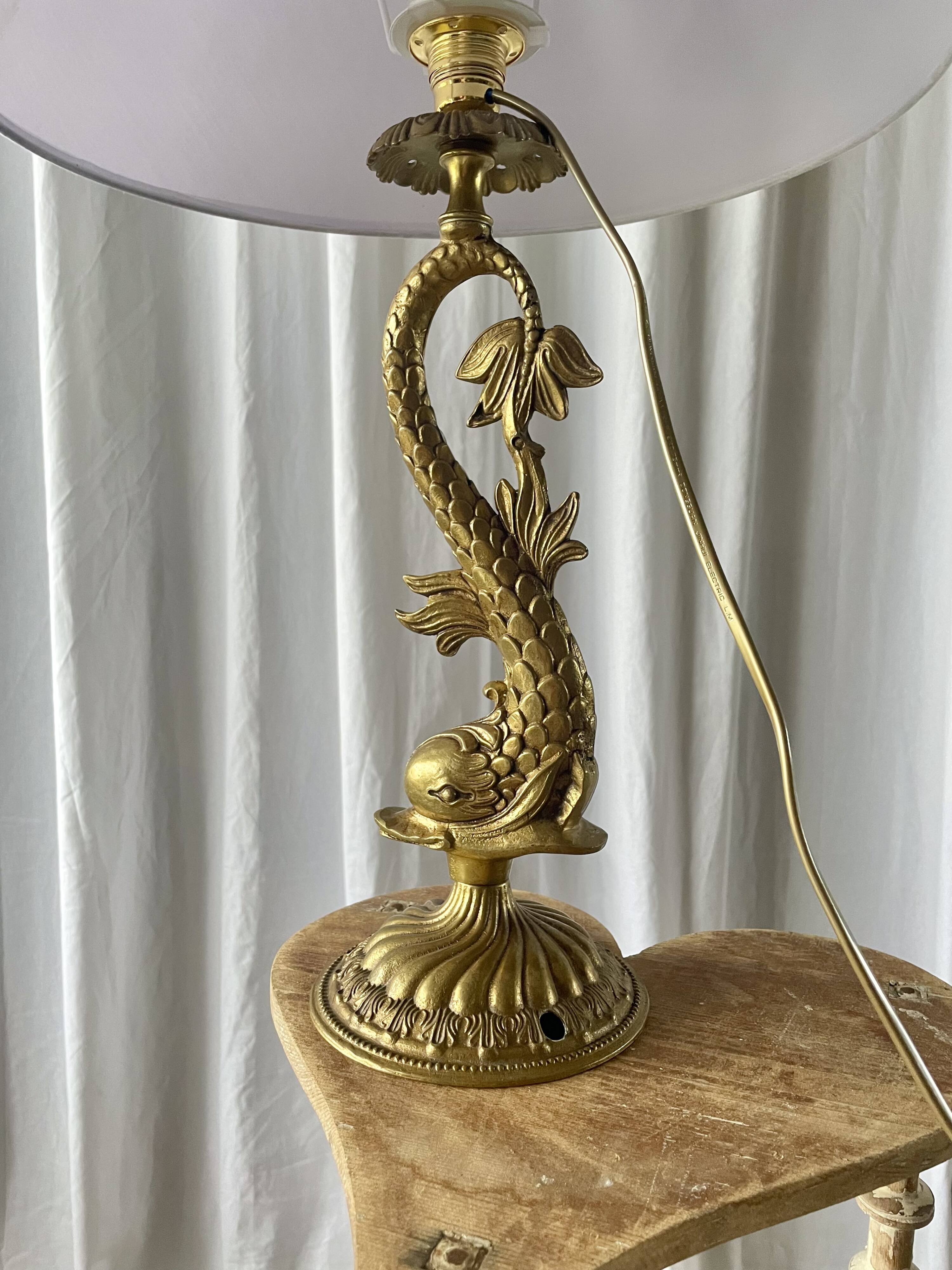 Lampe dauphin en bronze doré style Louis XV