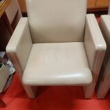 SUPERB PAIR OF POLTRONA FRAU LEATHER ARMCHAIRS MODEL THF CREAM COLOR