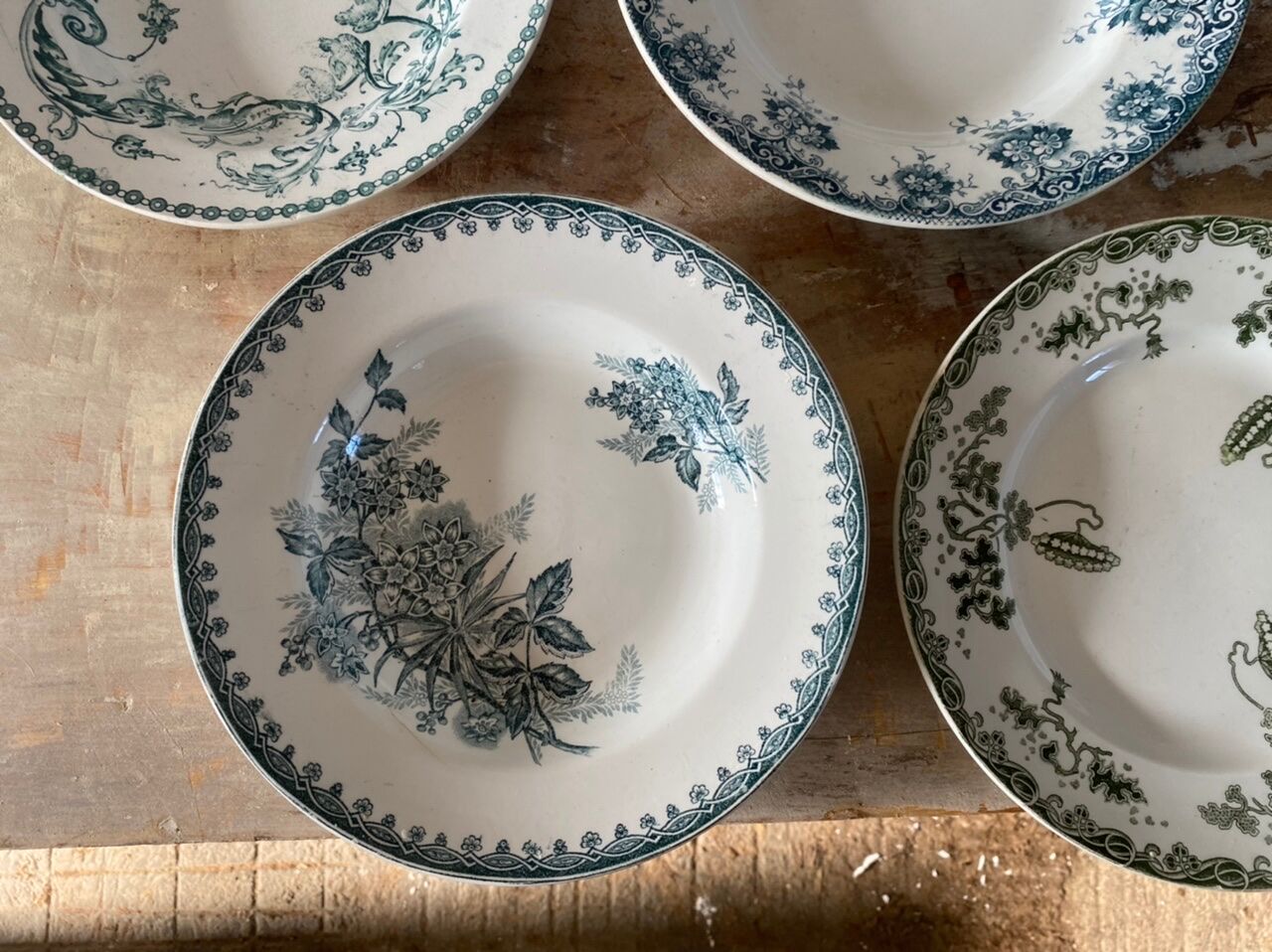 Set of 4 blue flowered plates