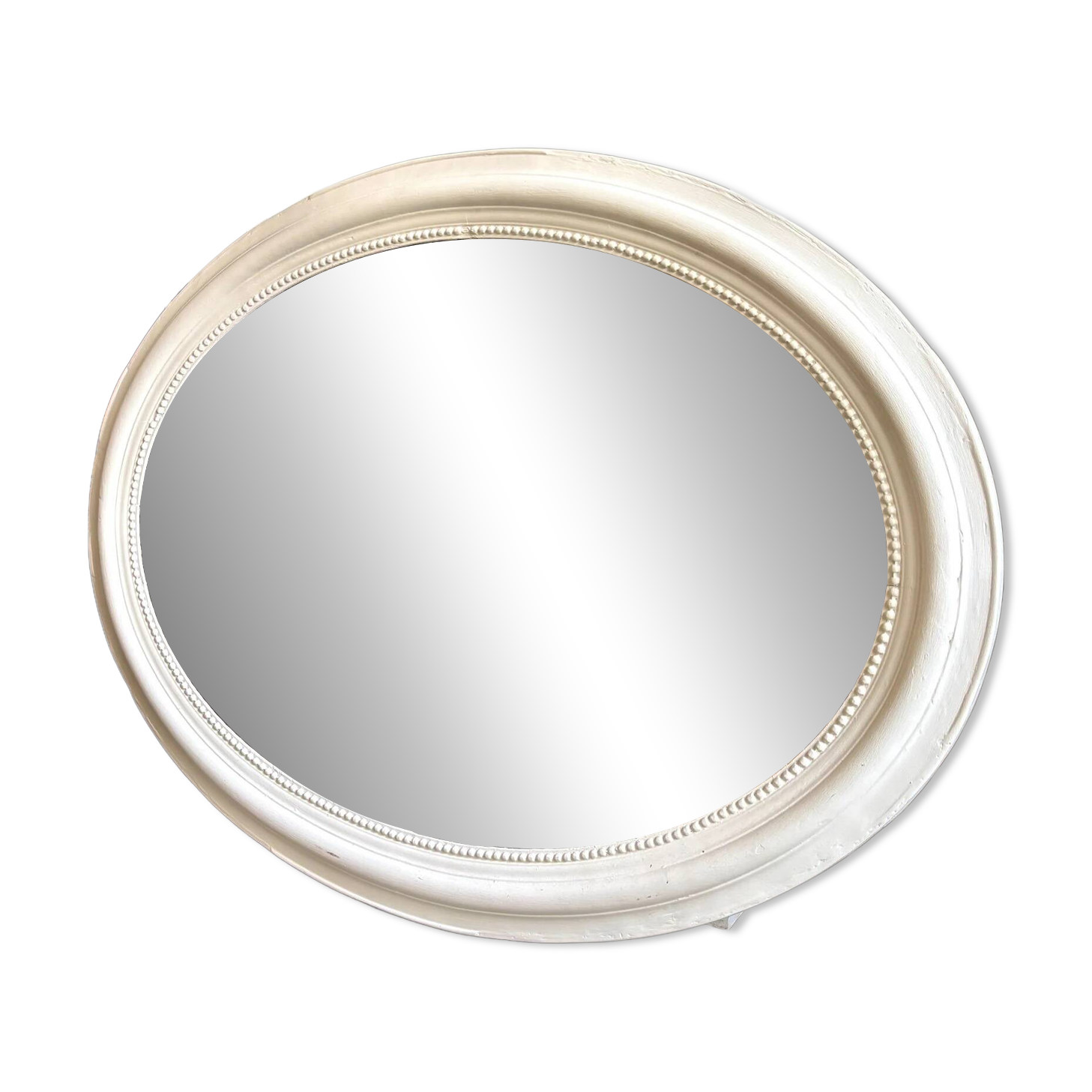 Oval mirror in pearl-coloured stucco 85 x 114 cm