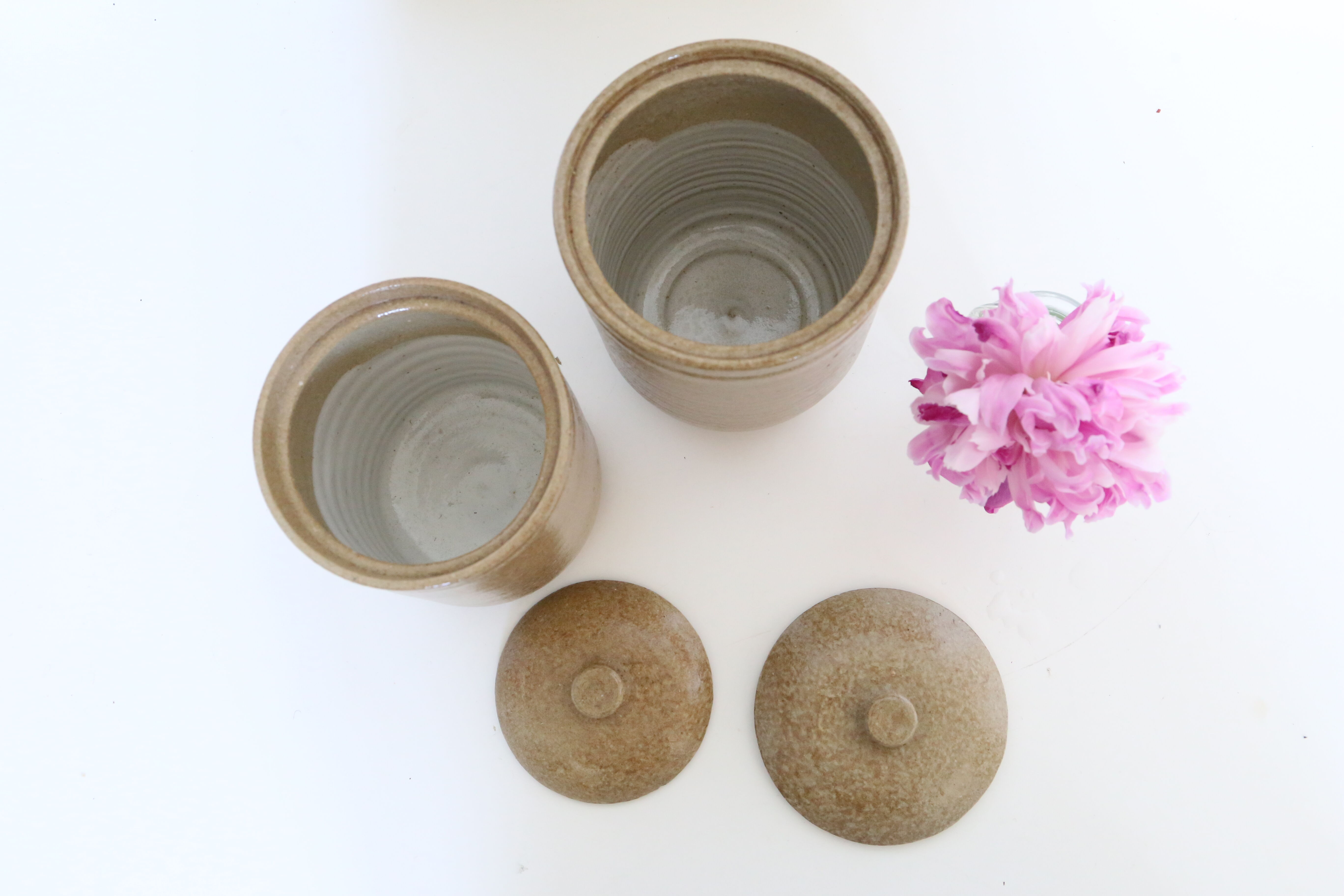 Set of 2 pretty stoneware pots, vintage