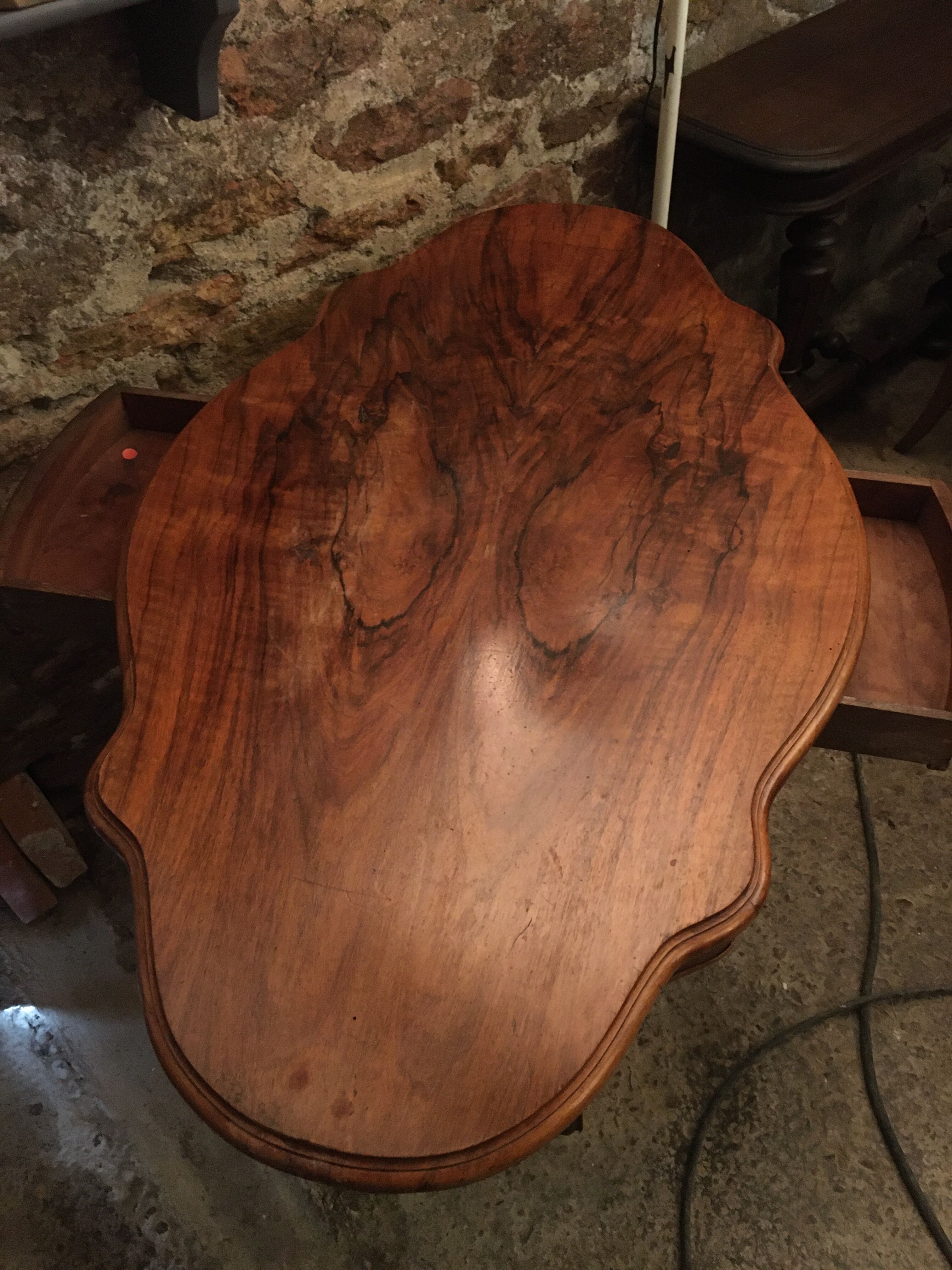 Violin table 2 walnut drawers