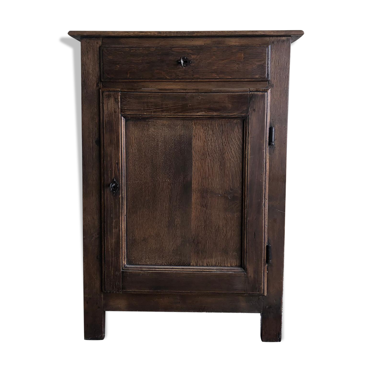 Confectionery made of oak wood