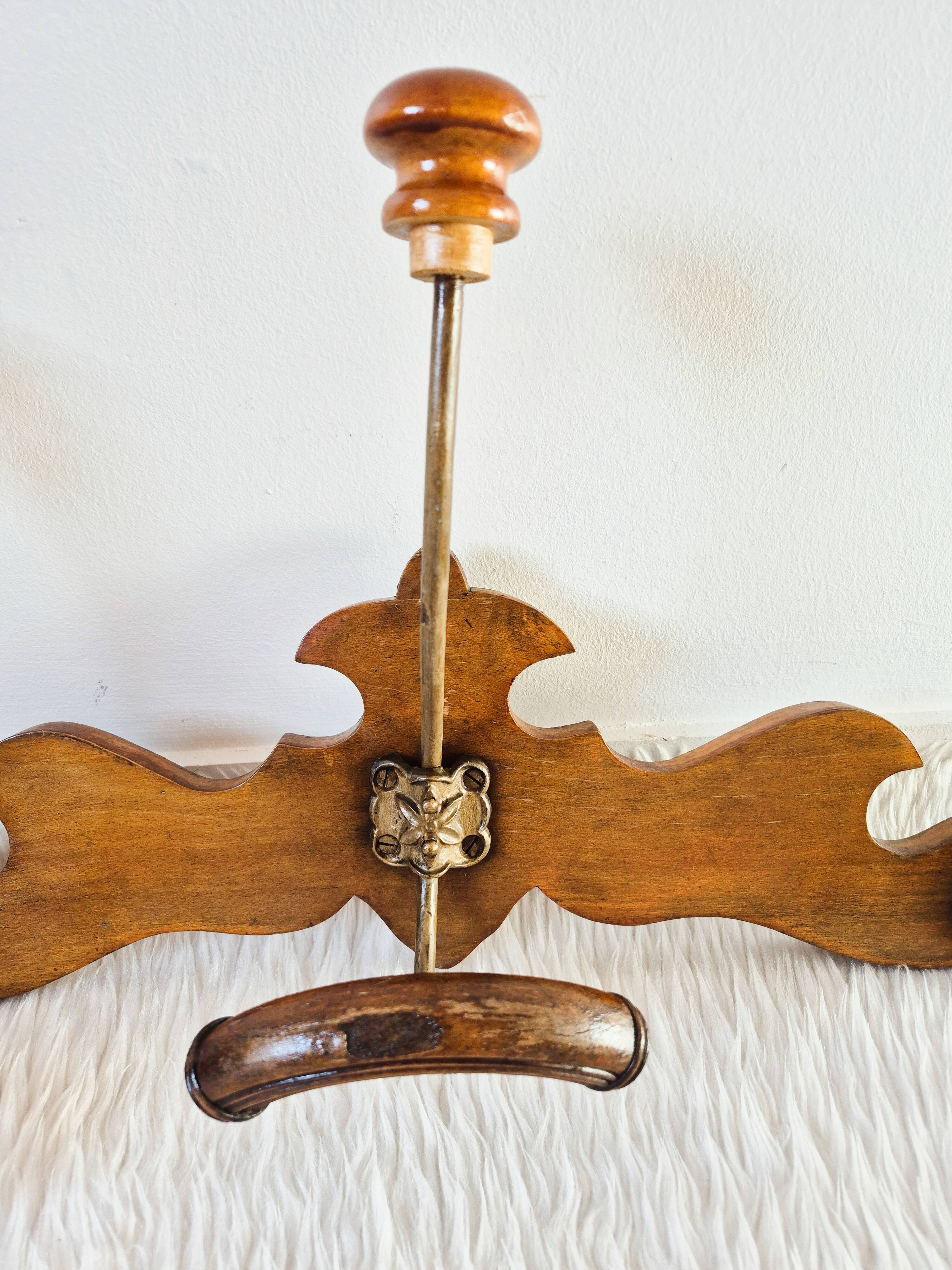 Varnished wooden wall coat rack, 3 hooks.
