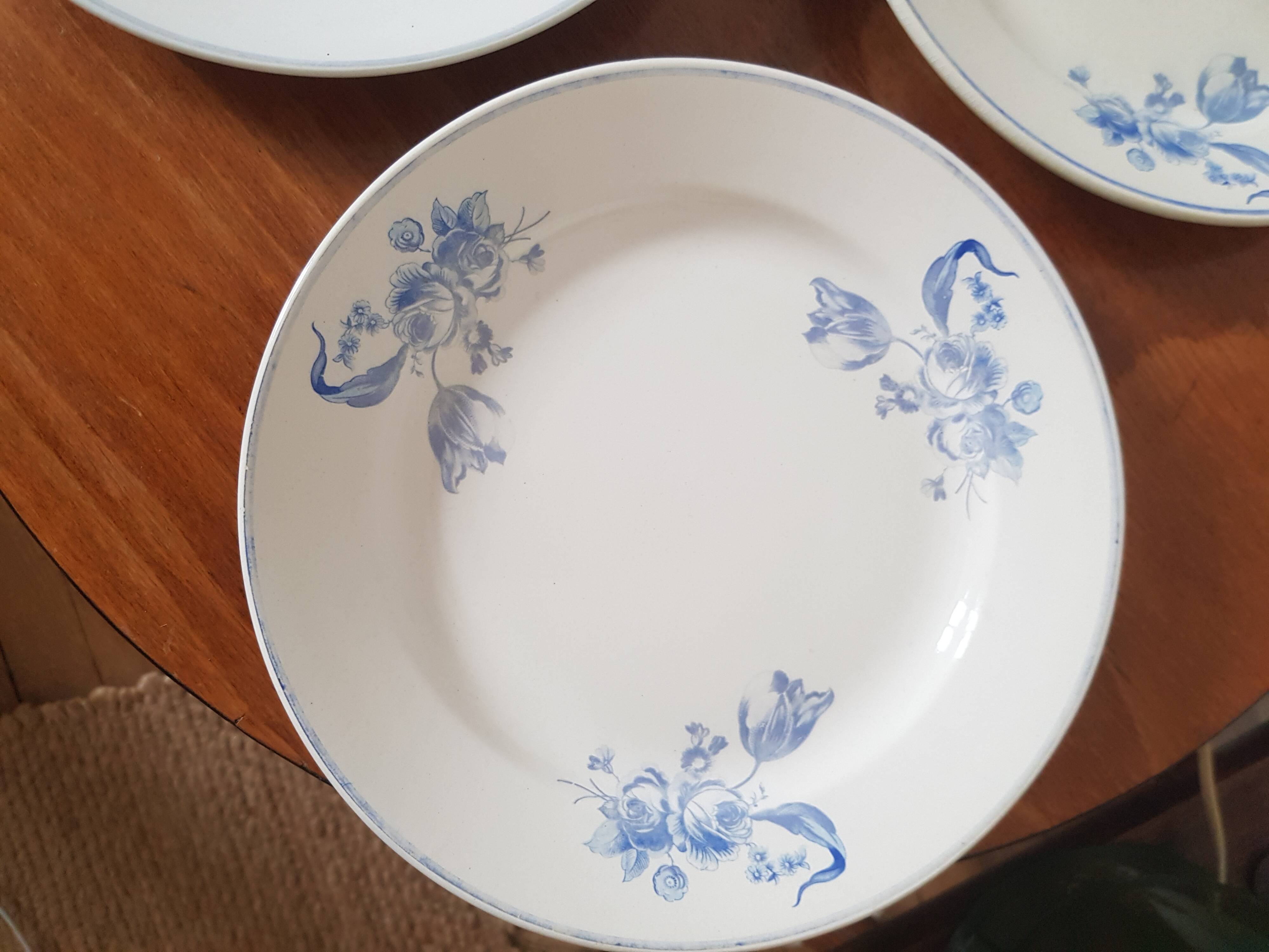 Set of 6 vintage plates made in France
