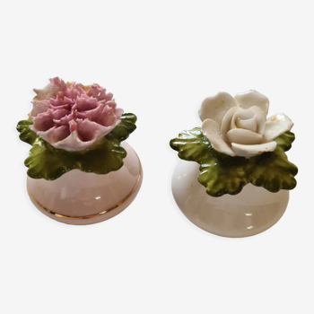 Salière et poivrière fleurs en porcelaine Denton