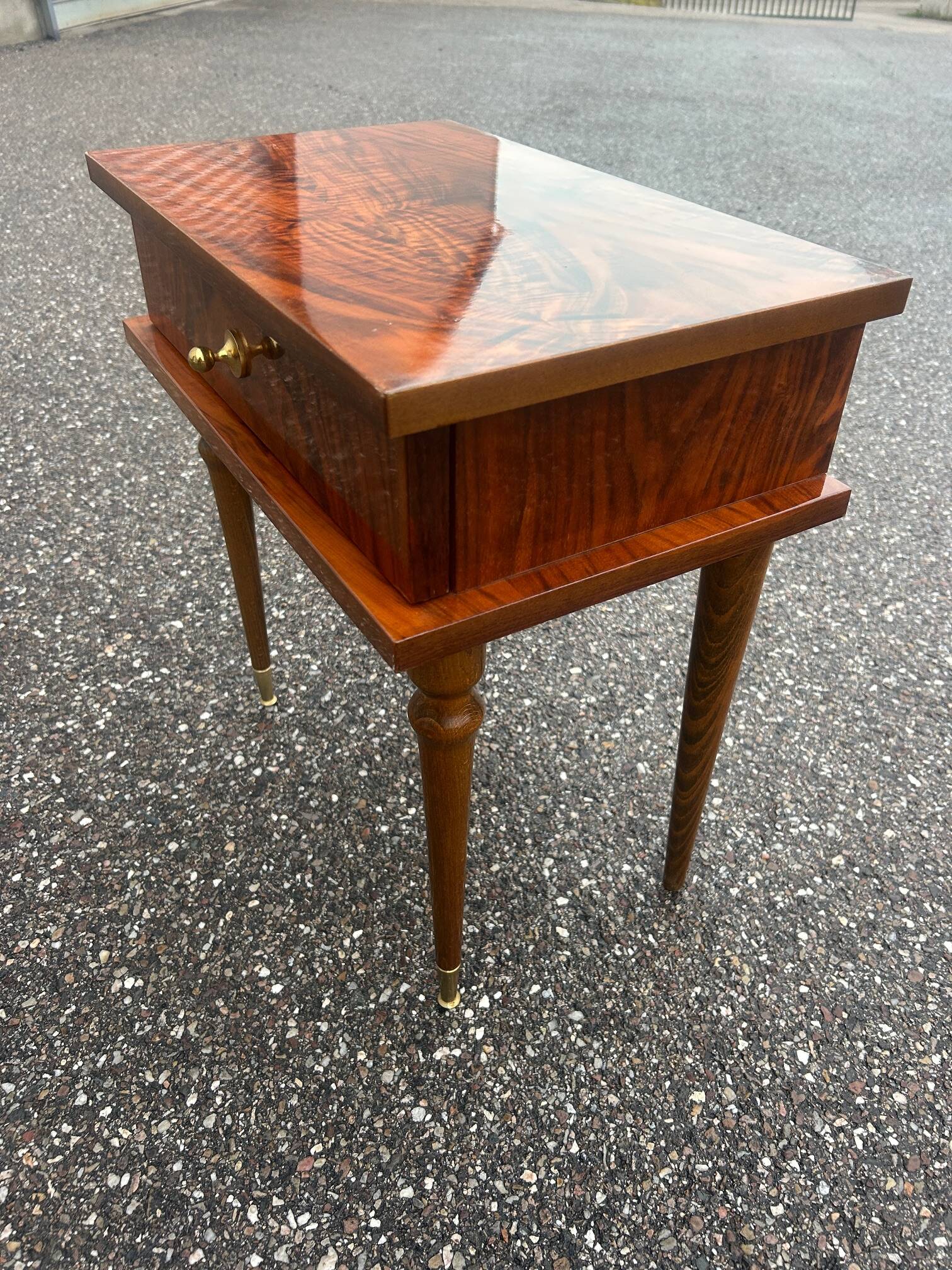 Paire de tables de chevets 1950