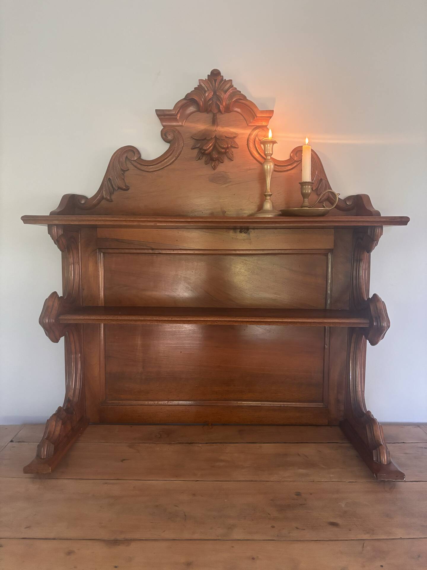 Elegant French Wall Shelf Saint-Hubert – Carved Walnut, Late 11th Century