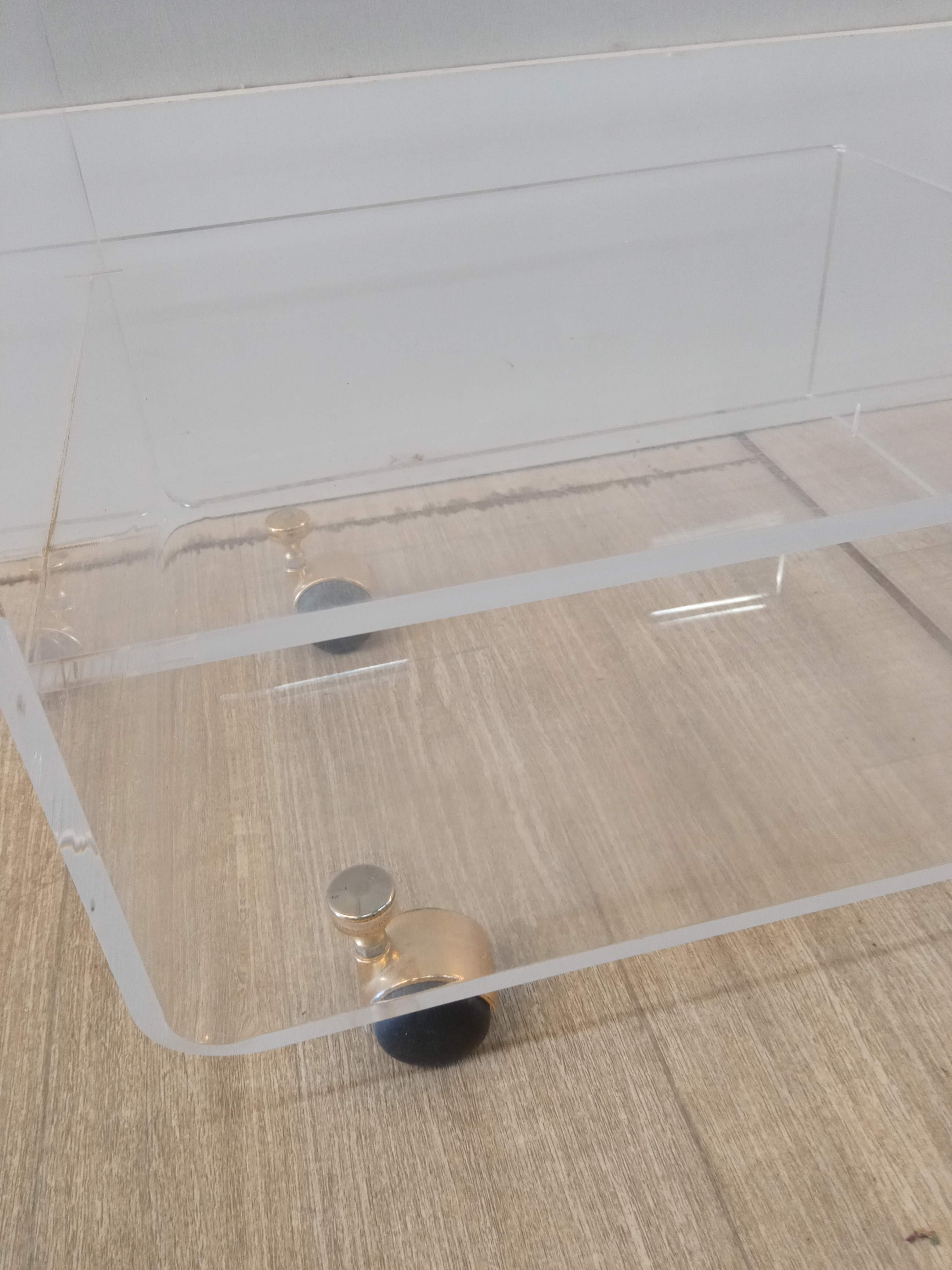 Bureau informatique en plexiglas David Lange