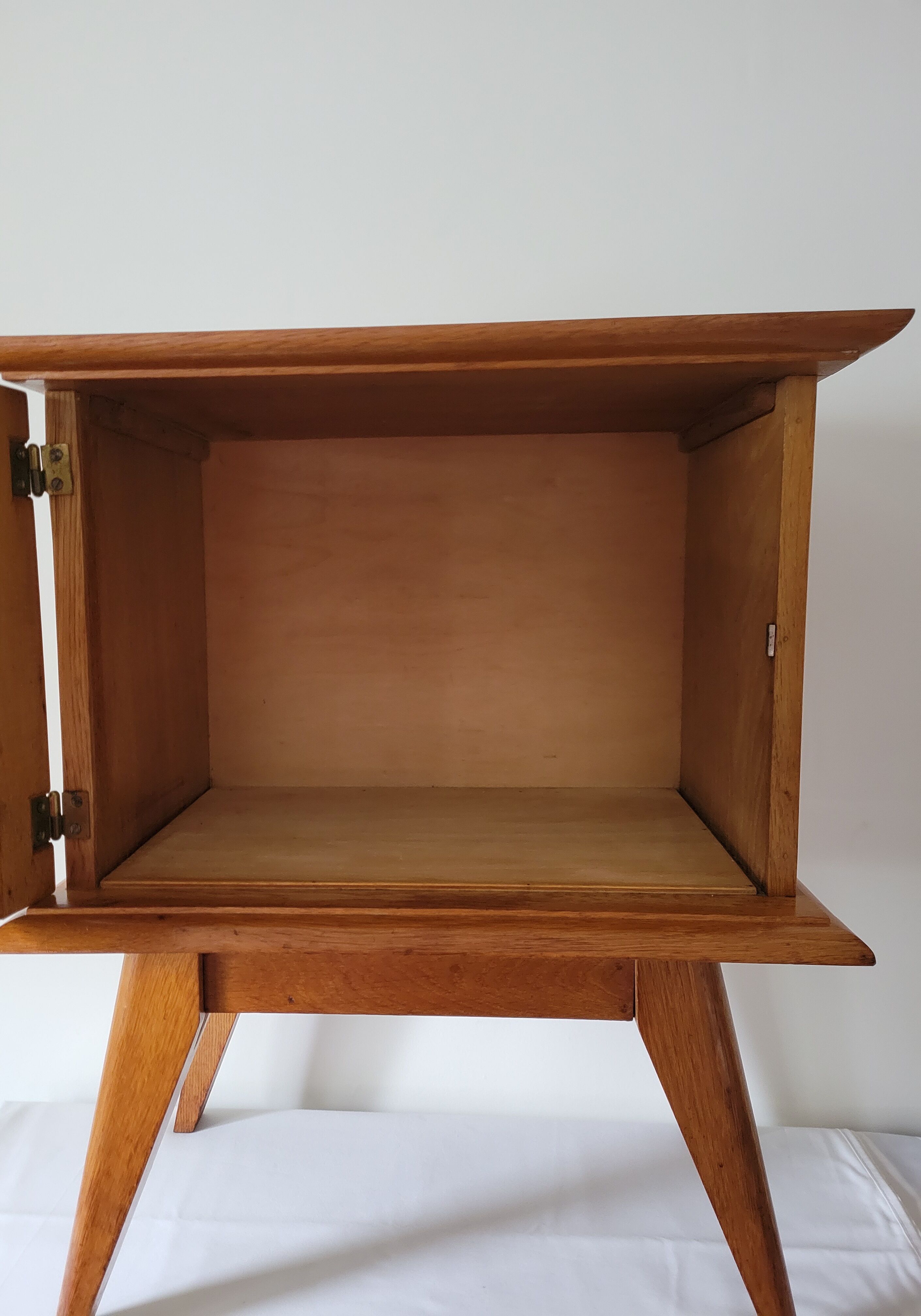 Bedside table compass legs