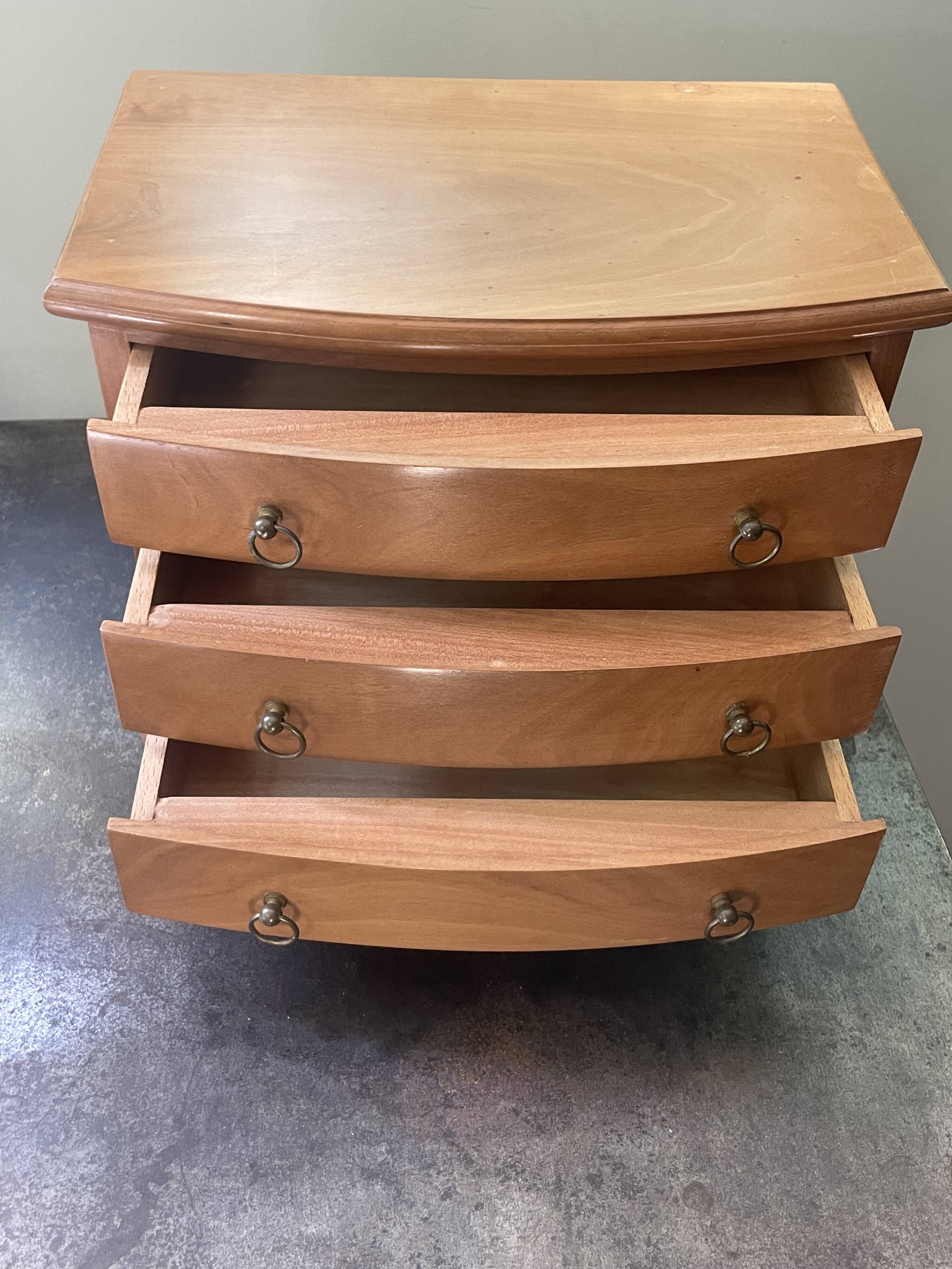 Doll's chest of drawers in blond wood with brass handles