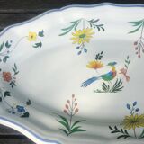 Plat de service en porcelaine de la faïencerie de Gien modèle oiseaux de paradis