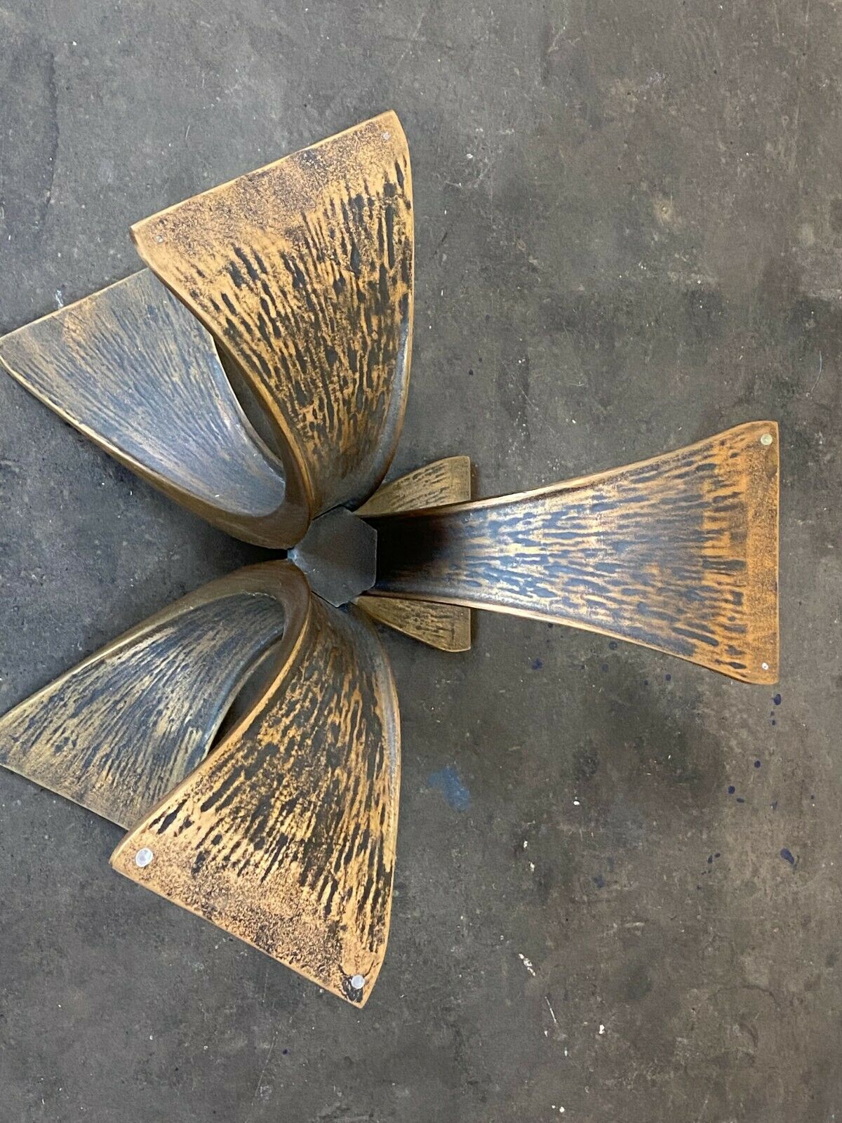 Table basse des années 60 70 Luciano Frigerio Table en verre en bronze brutaliste des années 60