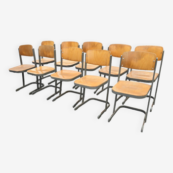 10 chaises d'école Northheler vintage empilable