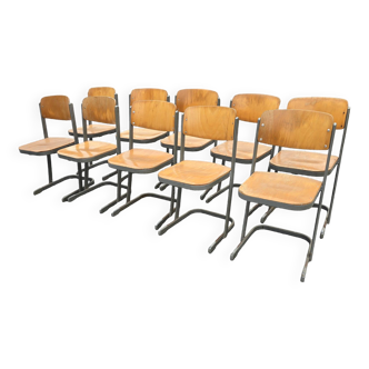 10 chaises d'école Northheler vintage empilable