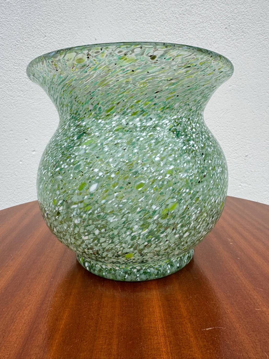 Round Murano glass vase antique