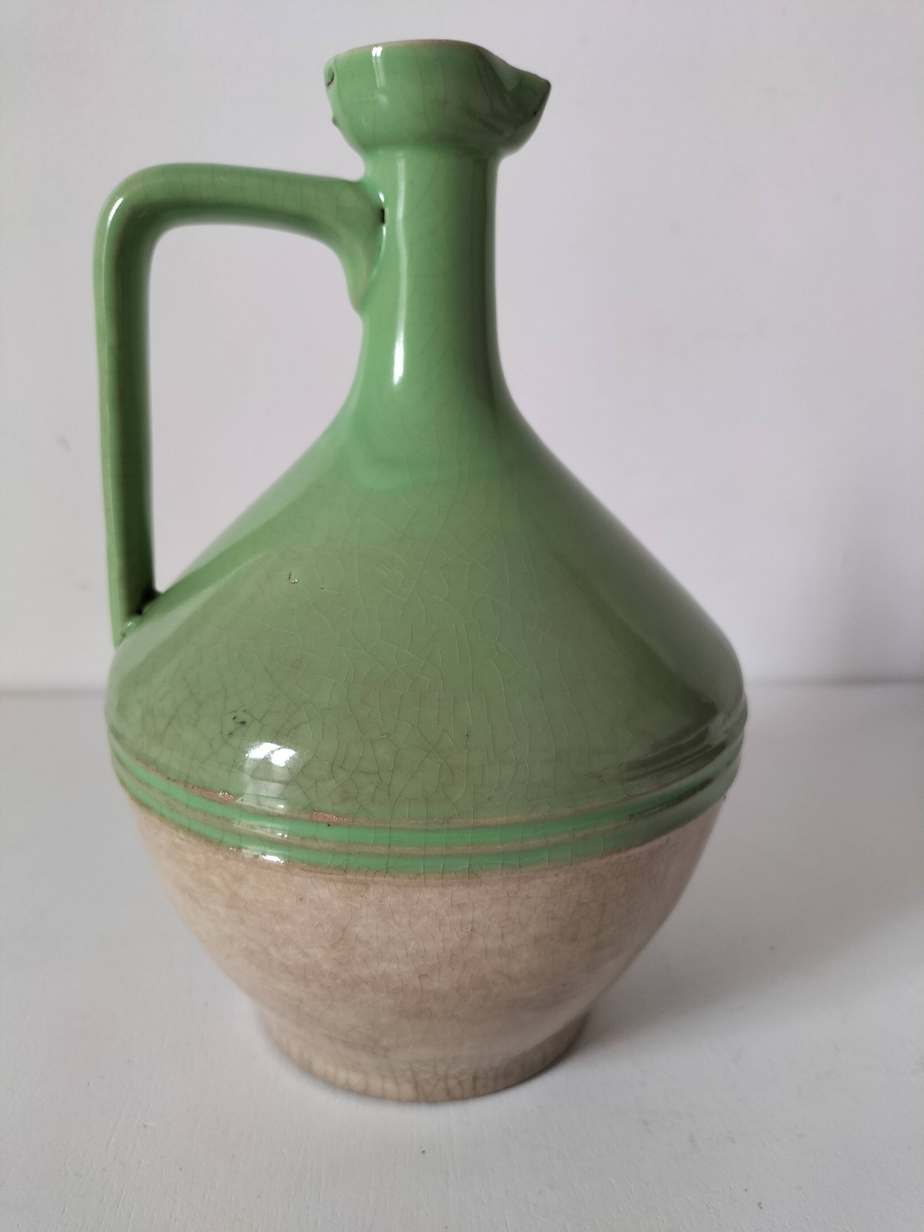 Cruche en terre vernissée verte artisanale vintage