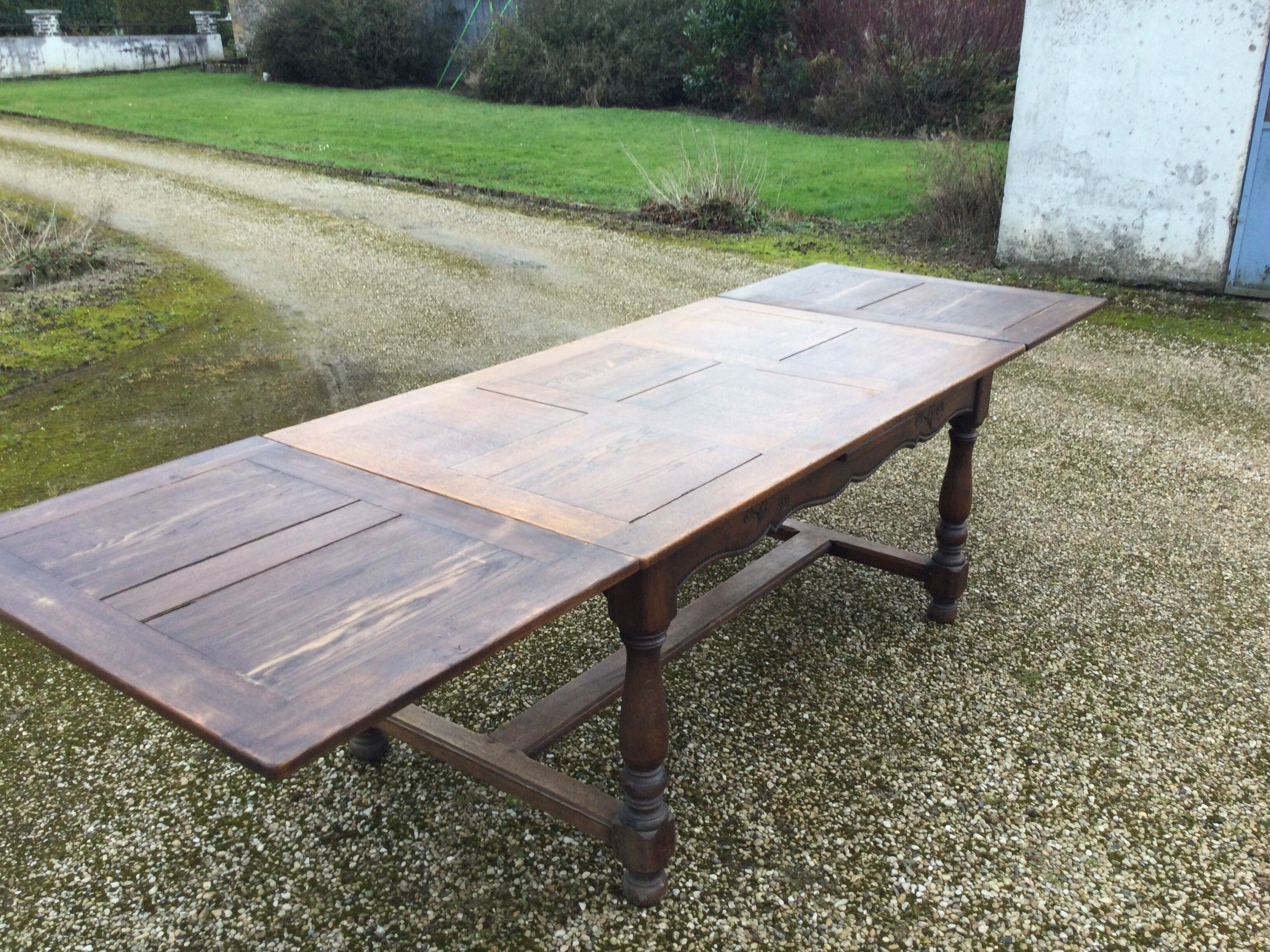 Farm table