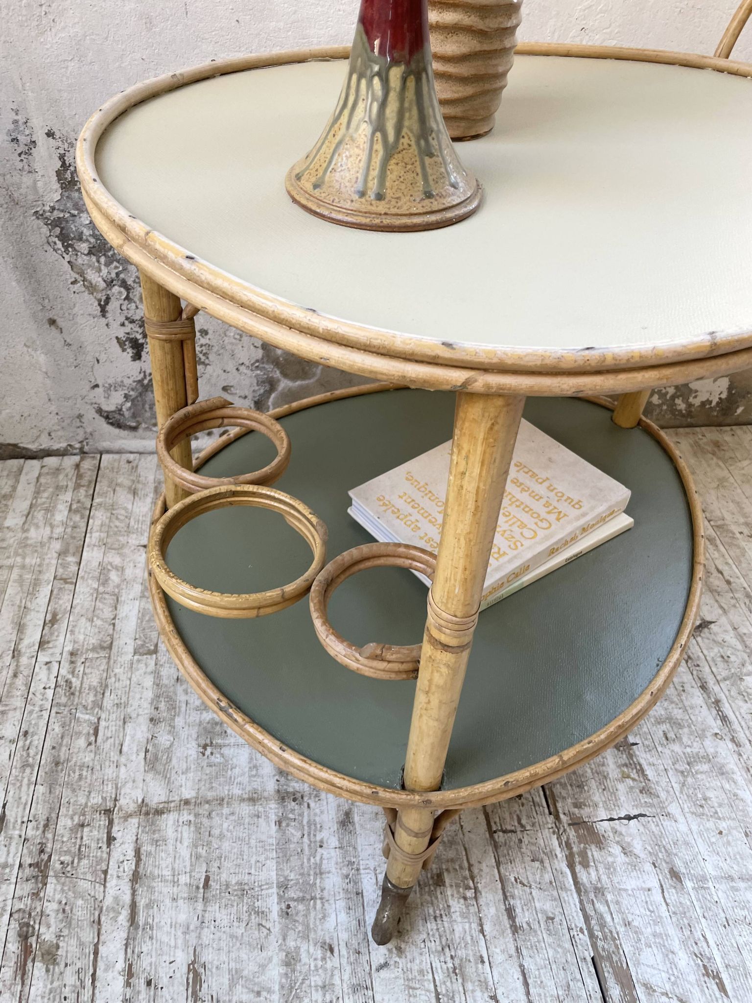 Desserte, table roulante en rotin années 60