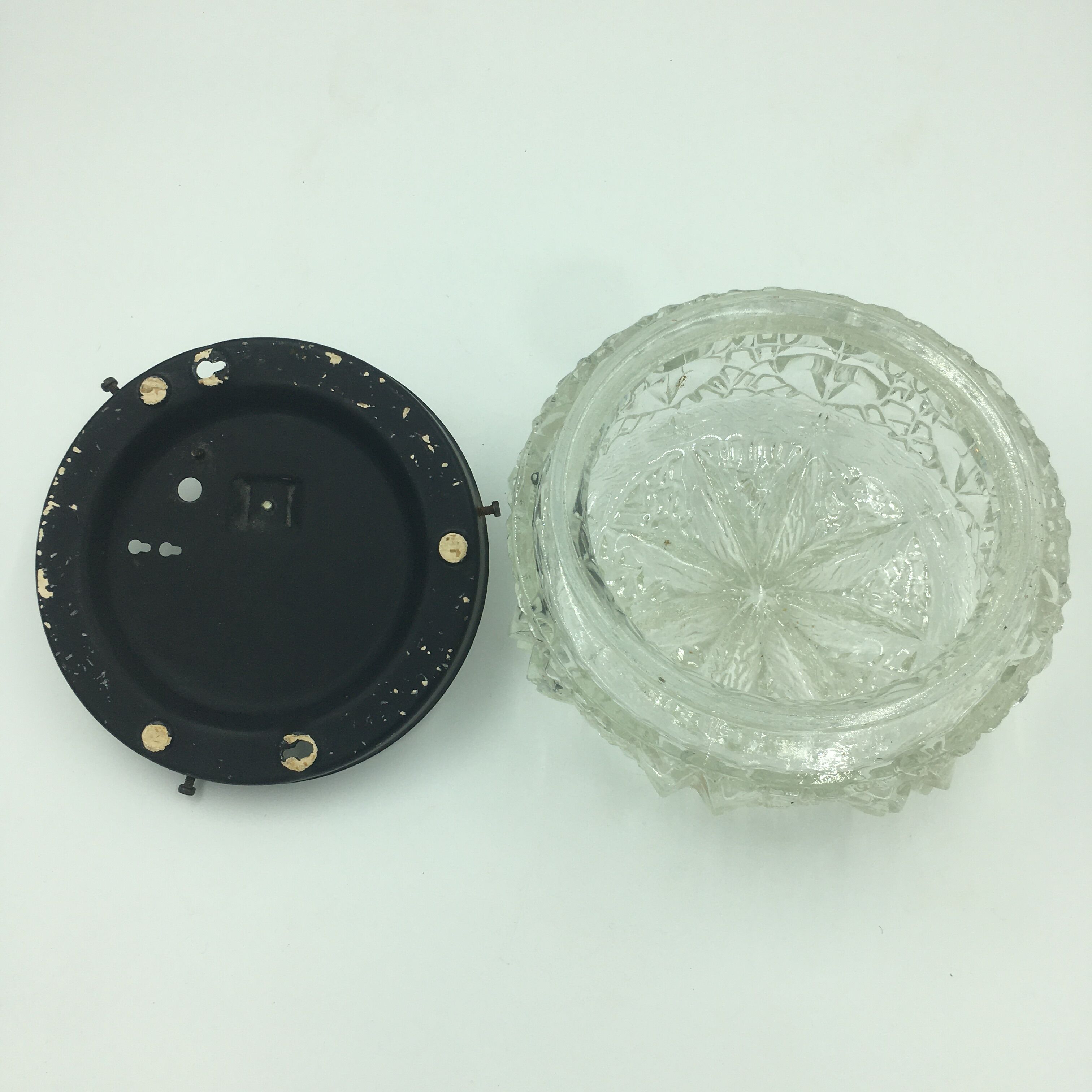 Ceiling lamp in molded glass with relief