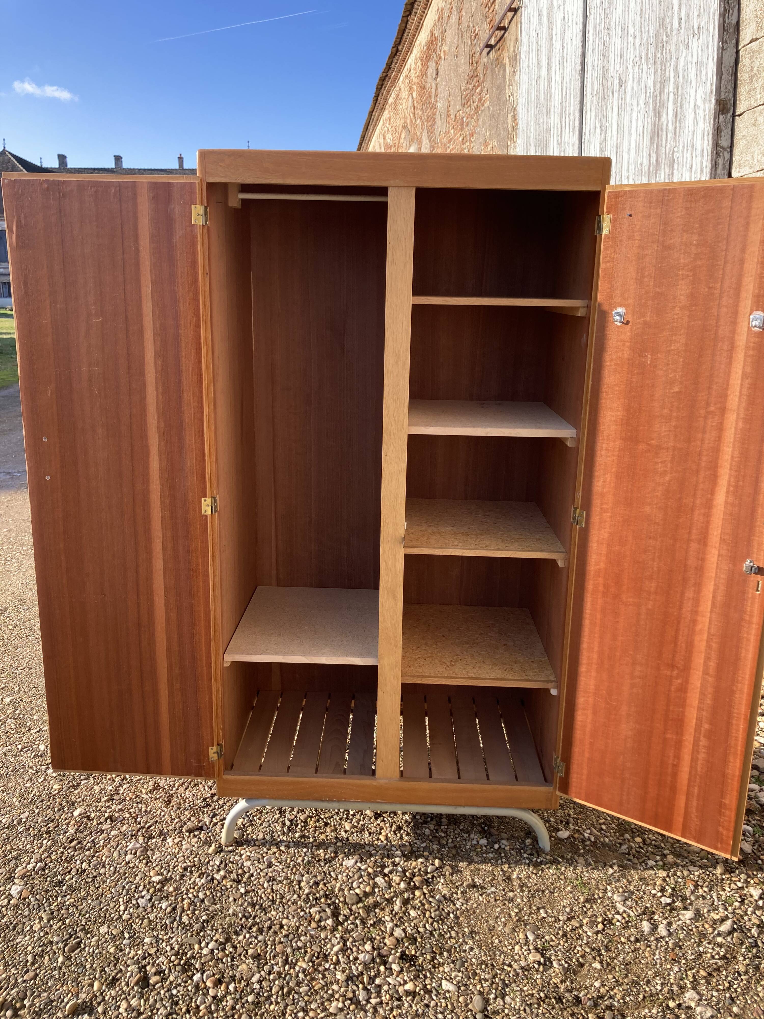 2-door boarding cabinet