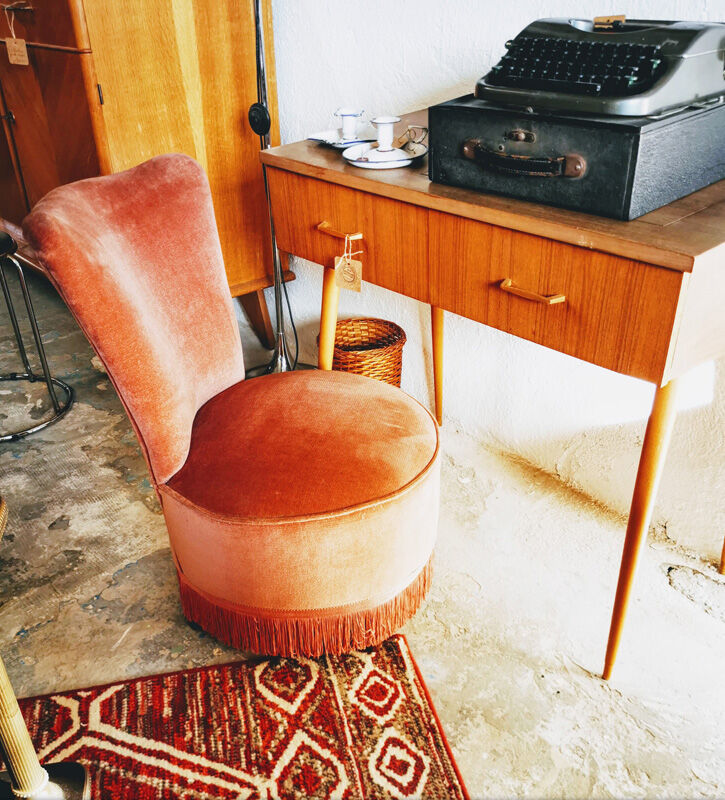 Pink fringed velvet heater
