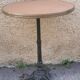 Table vintage de bistrot parisien