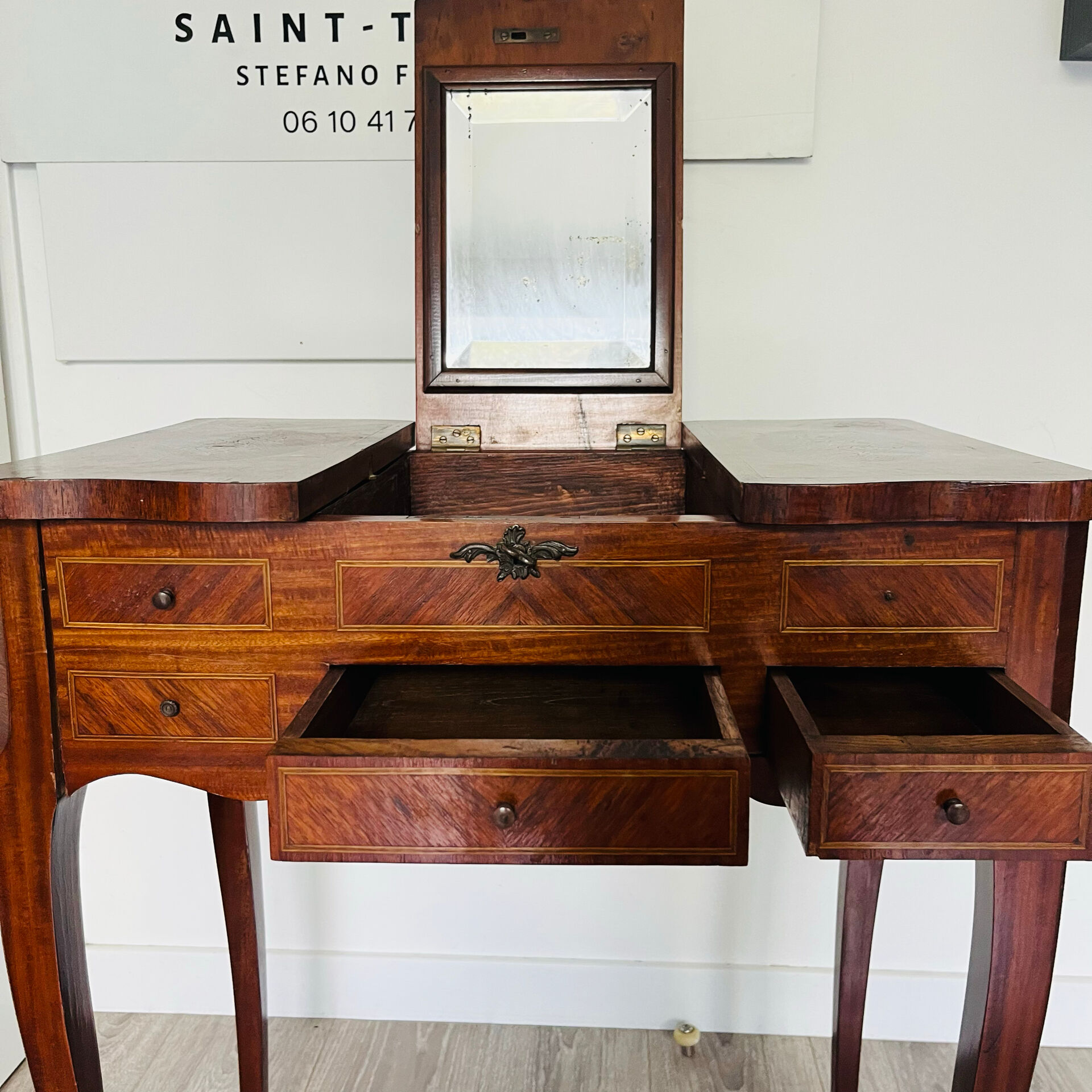 coiffeuse (ou table d'accouchée / poudreuse) de style Louis XV.