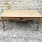 Closing table a drawer