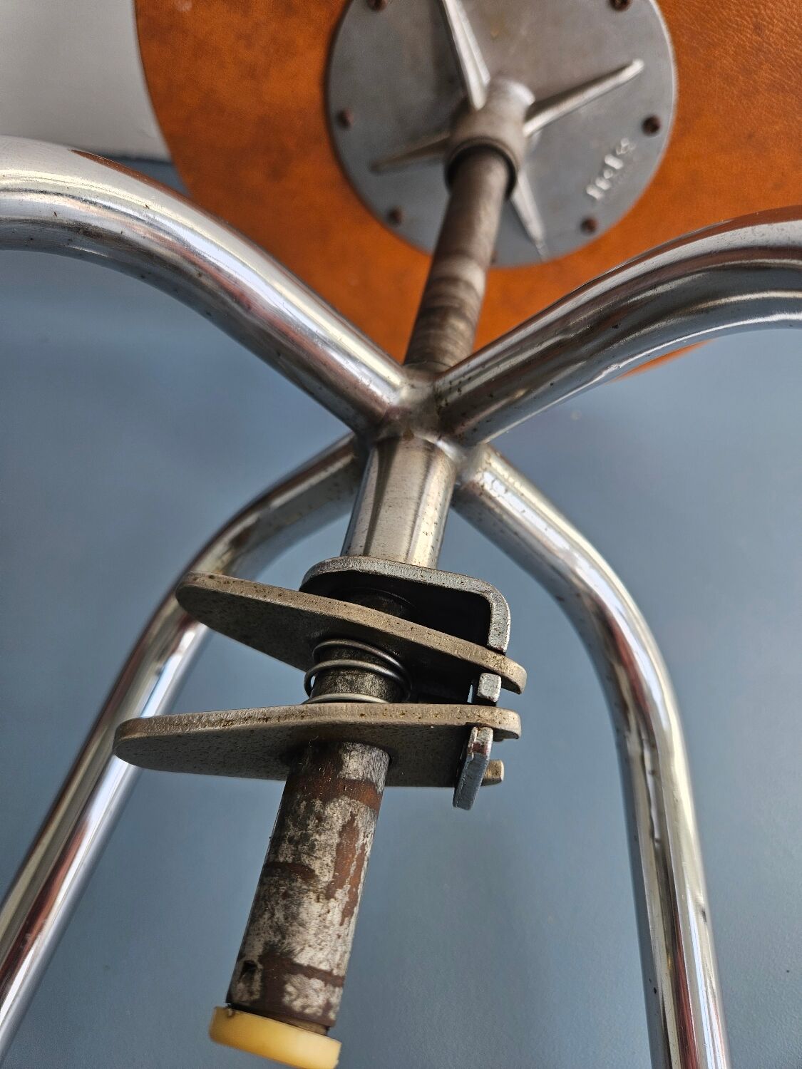 Adjustable architect's stool