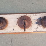 Ecru solid teak coat hook with 3 cast iron hooks
